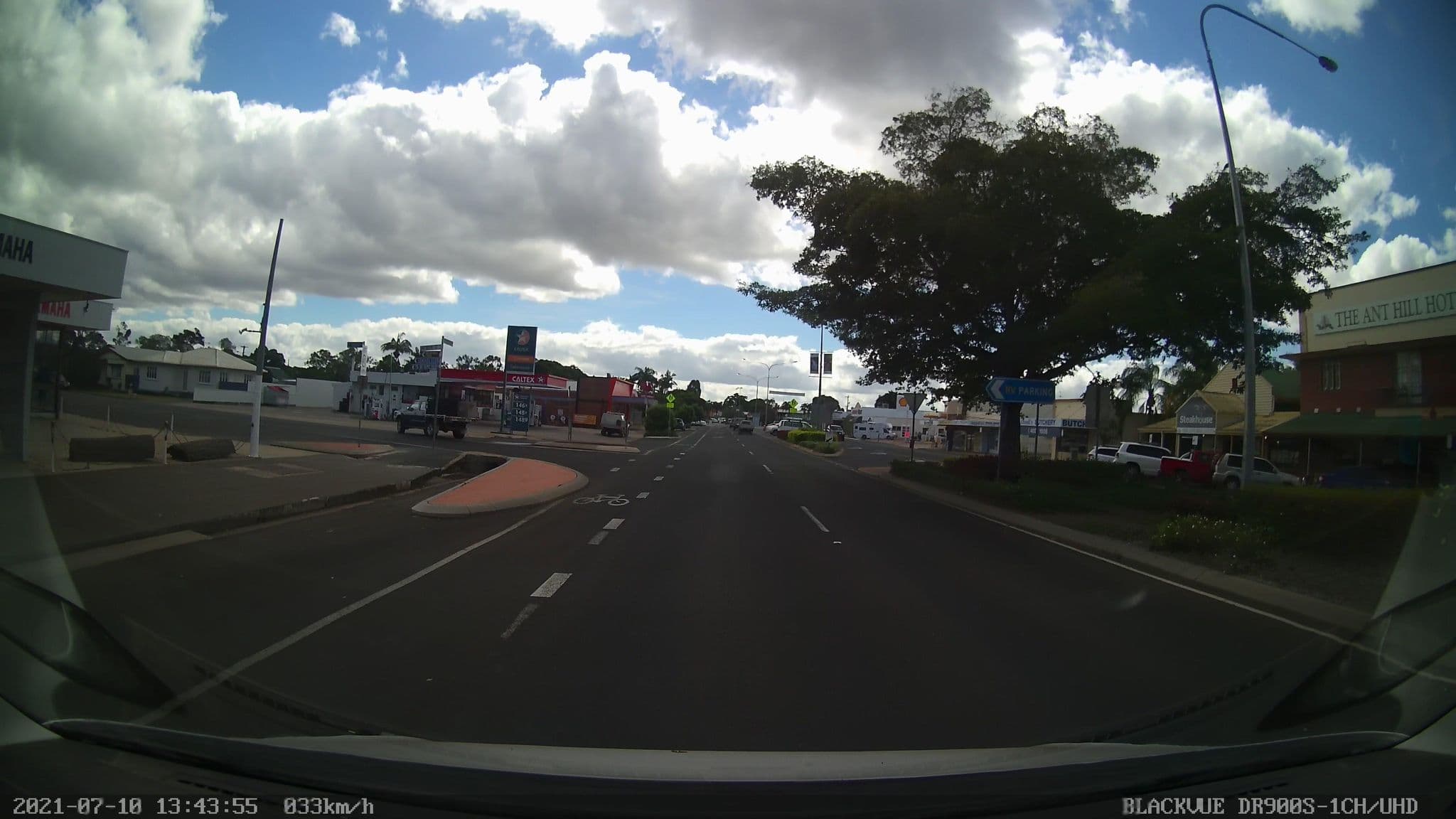 Street view near Ant Hill Hotel, Mareeba — © bob3bob3 (CC BY-SA · Mapillary)
