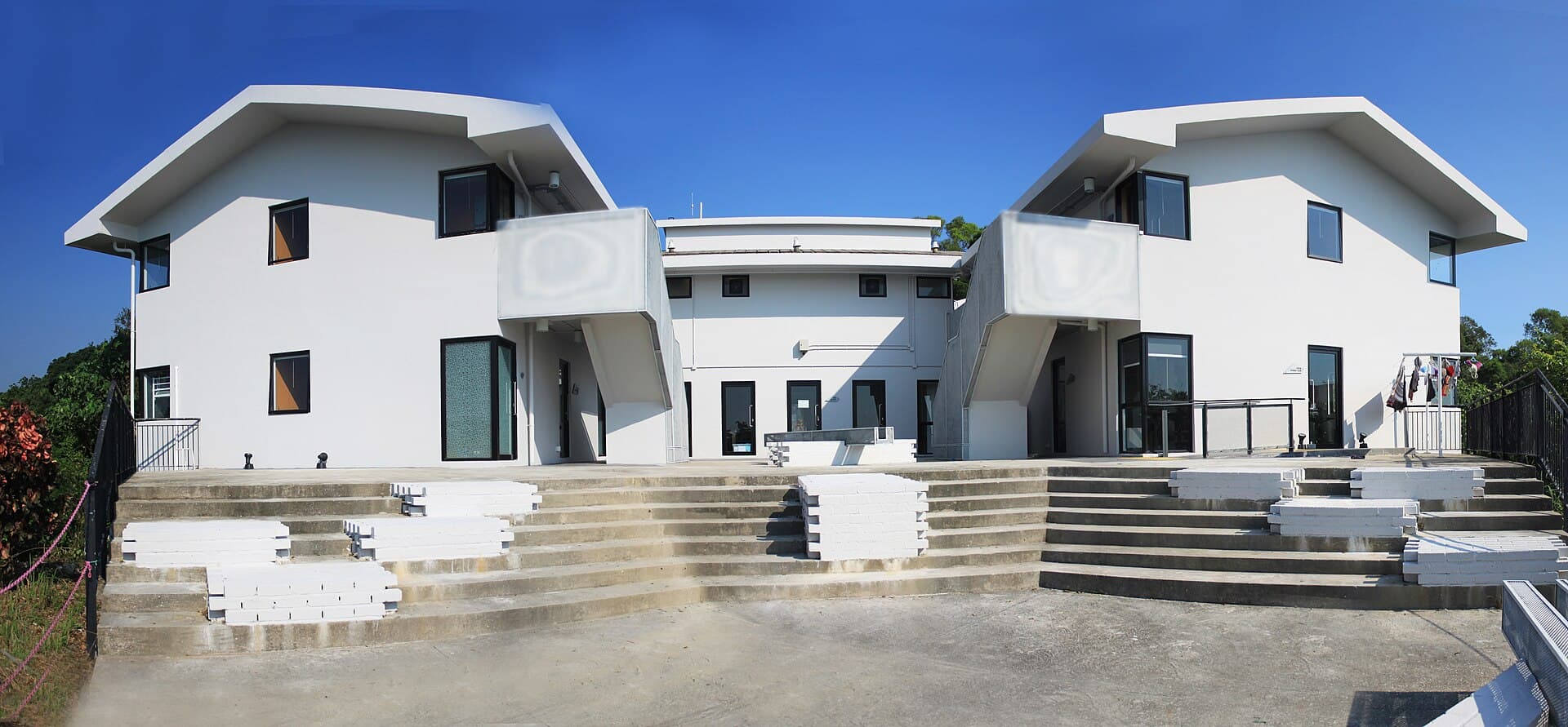 賽馬會摩星嶺青年旅舍 Jockey Club Mount Davis Youth Hostel (via Wikimedia Commons, CC BY-SA 4.0)