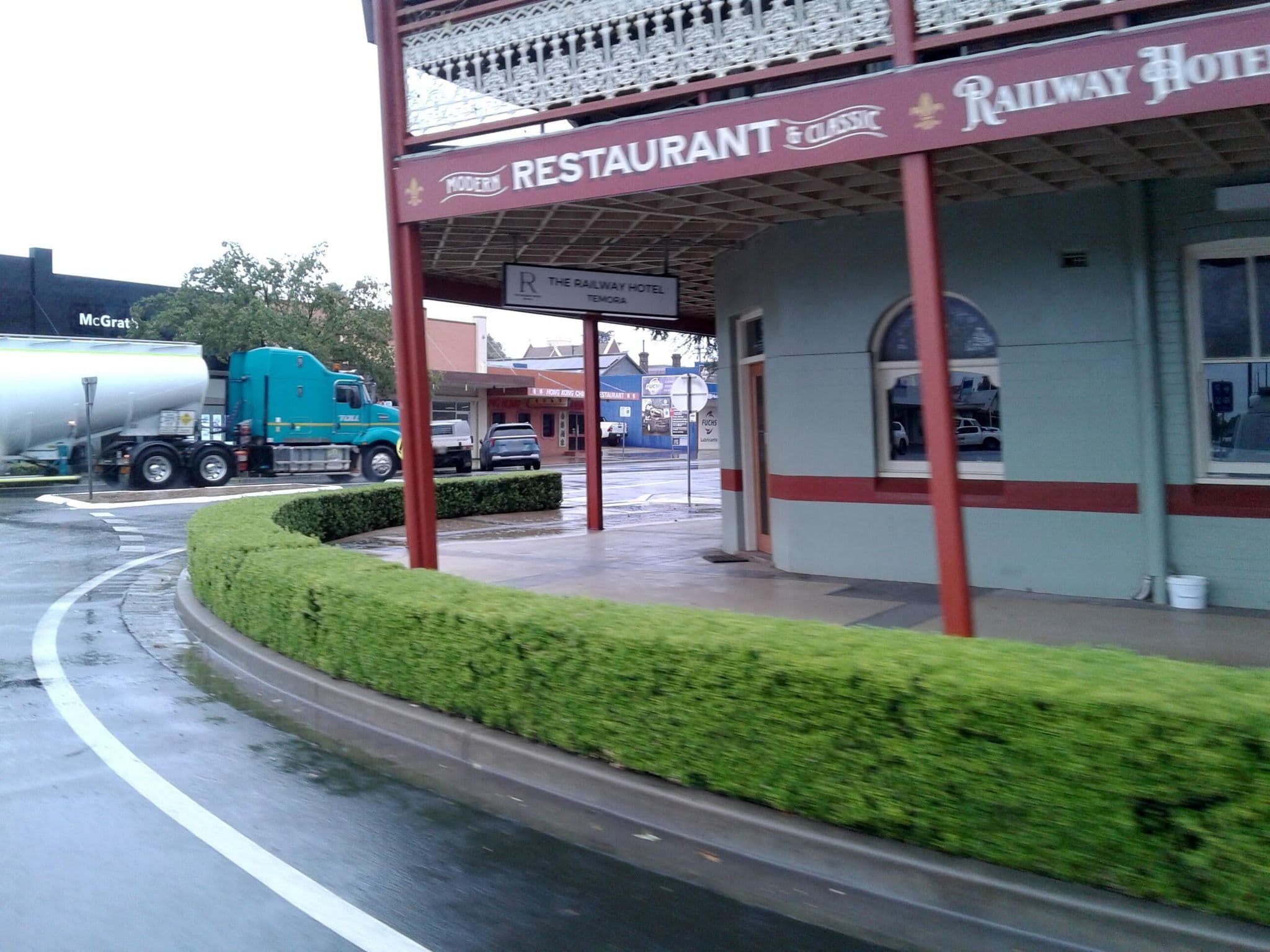 Street view near The Railway Hotel, Temora — © bob3bob3 (CC BY-SA · Mapillary)