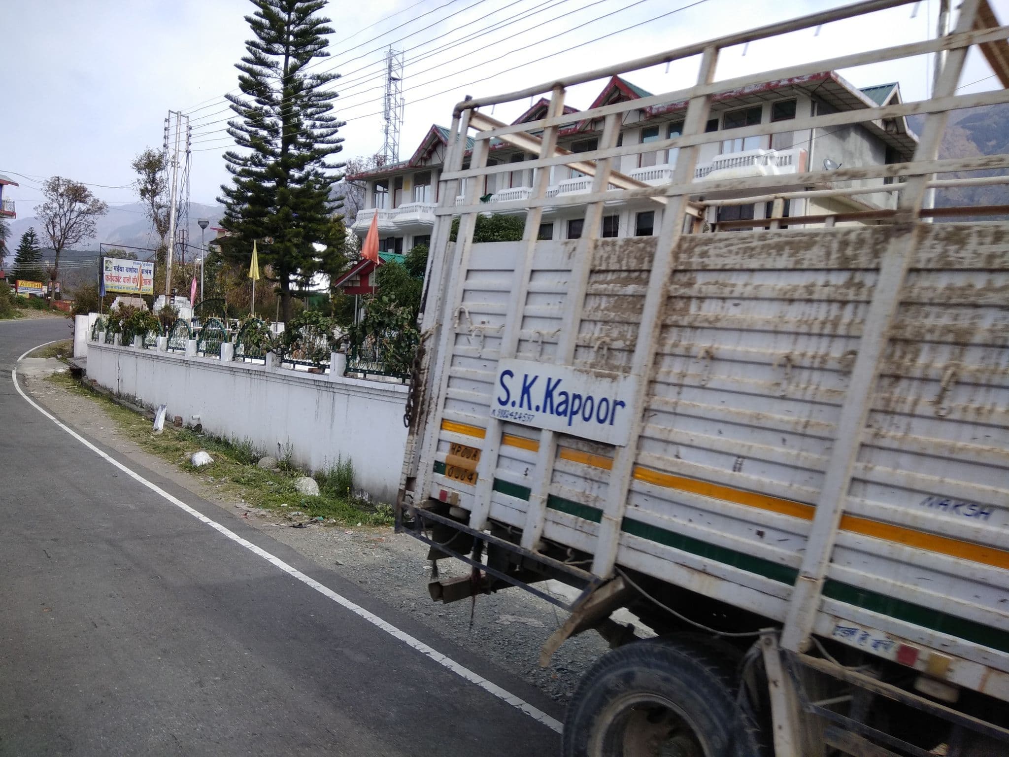 Street view near Maiya Yashodha Ashram, Yol Cantonment — © bholekibhasam (CC BY-SA · Mapillary)