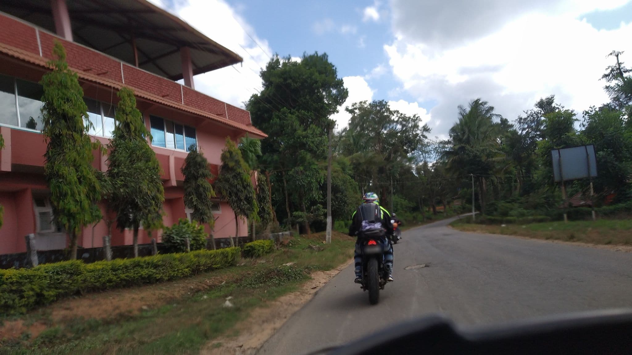Street view near Coorg Guest House, Ponnampet — © jothishbabu (CC BY-SA · Mapillary)