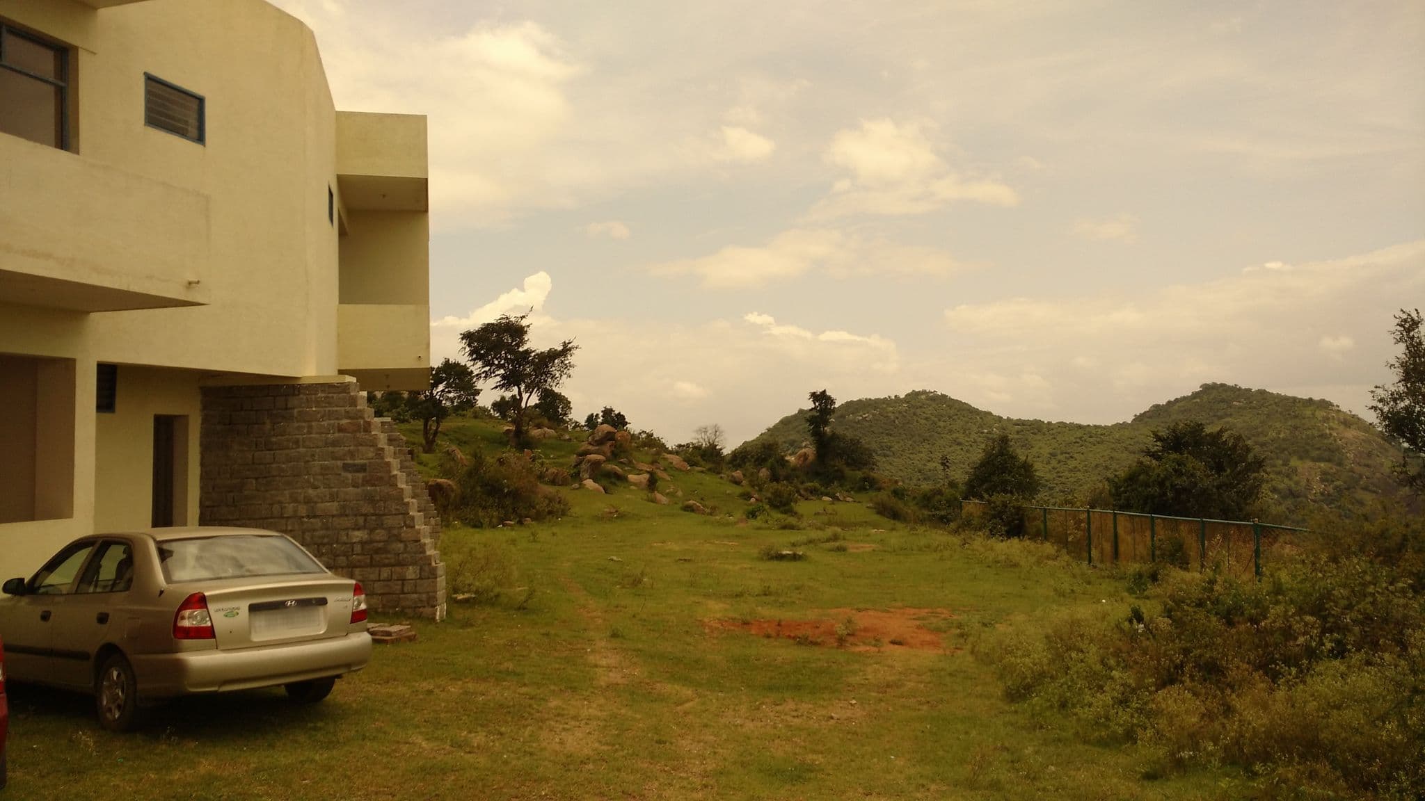 Street view near Yatri Nivas, Tumkūr — © p__t (CC BY-SA · Mapillary)