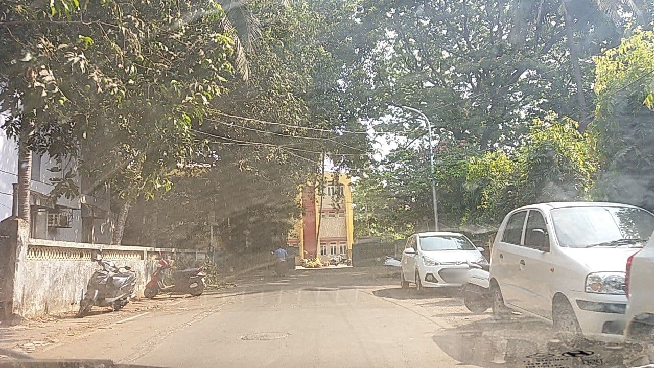 Street view near London Hotel, Panjim — © rdlf19051985 (CC BY-SA · Mapillary)