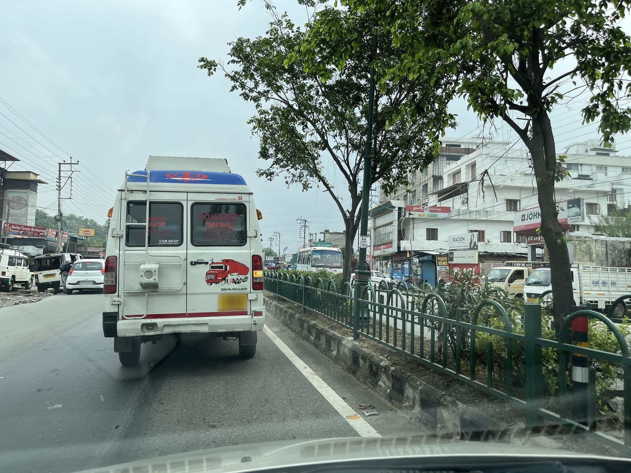 Street view near D-towerz, Dehradun — © lakshyajeet (CC BY-SA · Mapillary)
