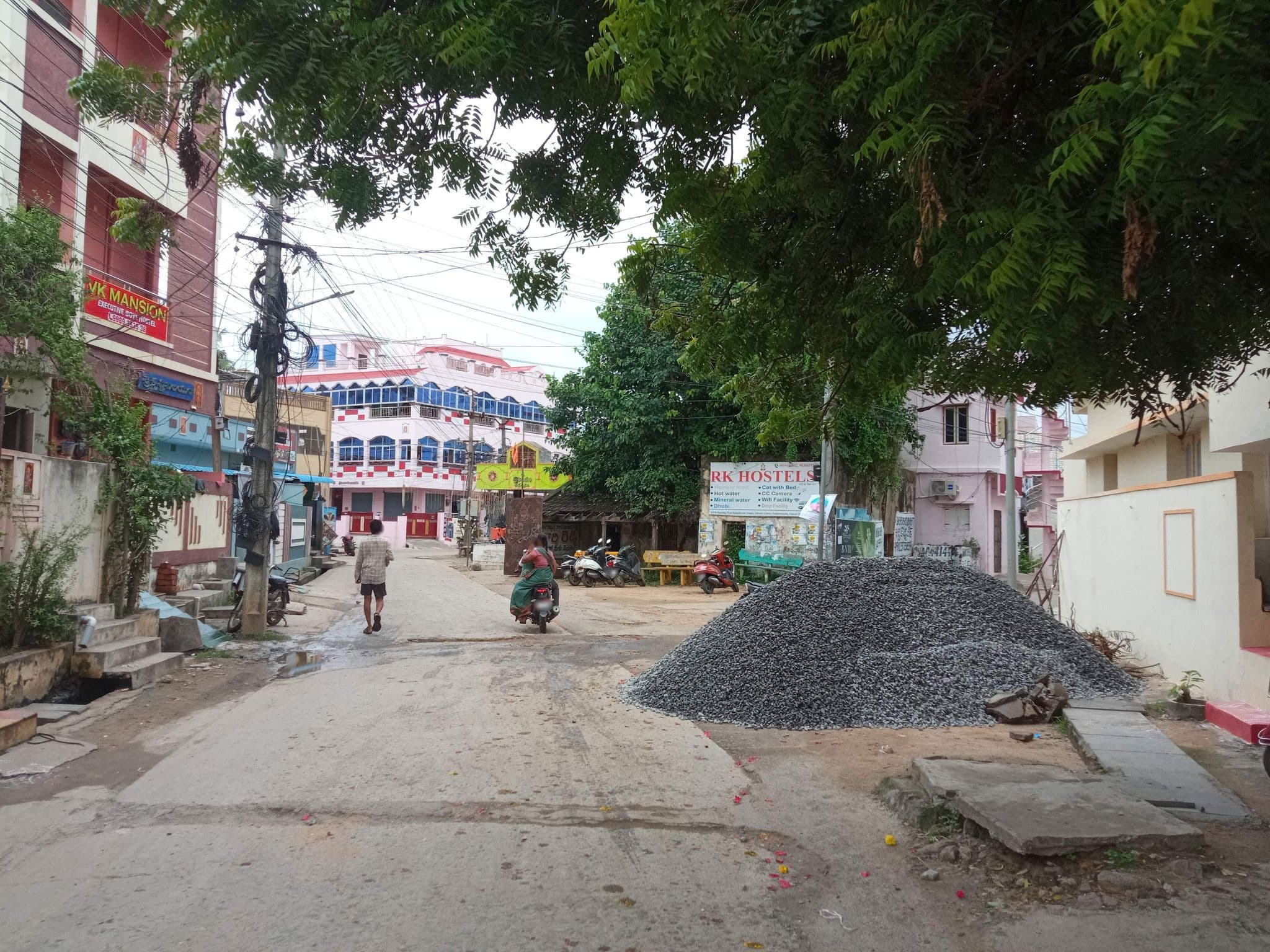 Street view near Sri durga boys hostel, Vaddeswaram — © al7 (CC BY-SA · Mapillary)