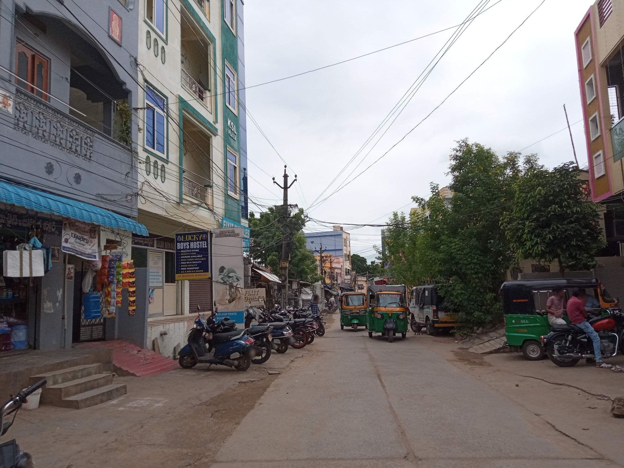 Street view near Balaji Hostel, Vaddeswaram — © al7 (CC BY-SA · Mapillary)