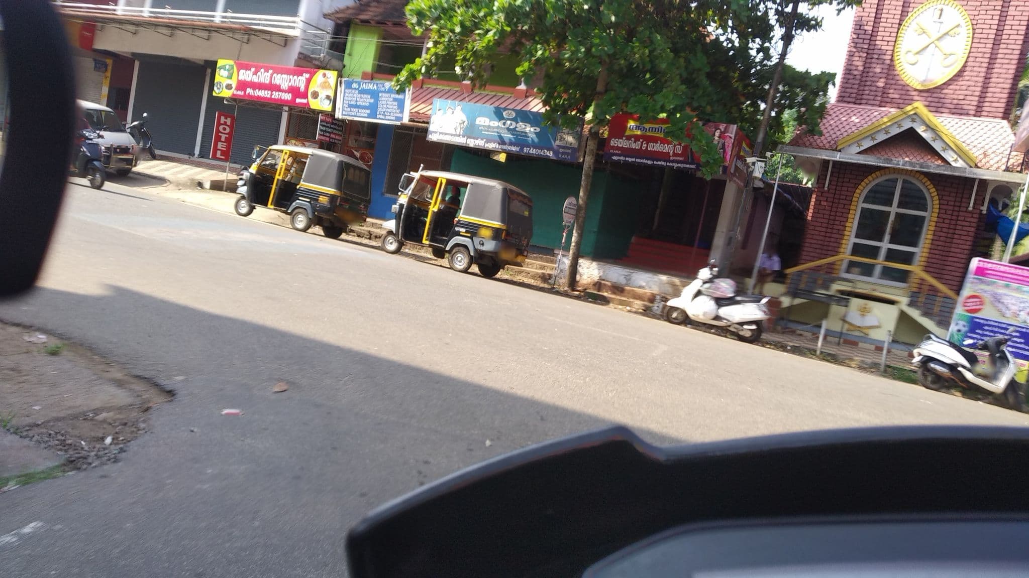 Street view near Jai Hind Hotel, Piravam — © jothishbabu (CC BY-SA · Mapillary)