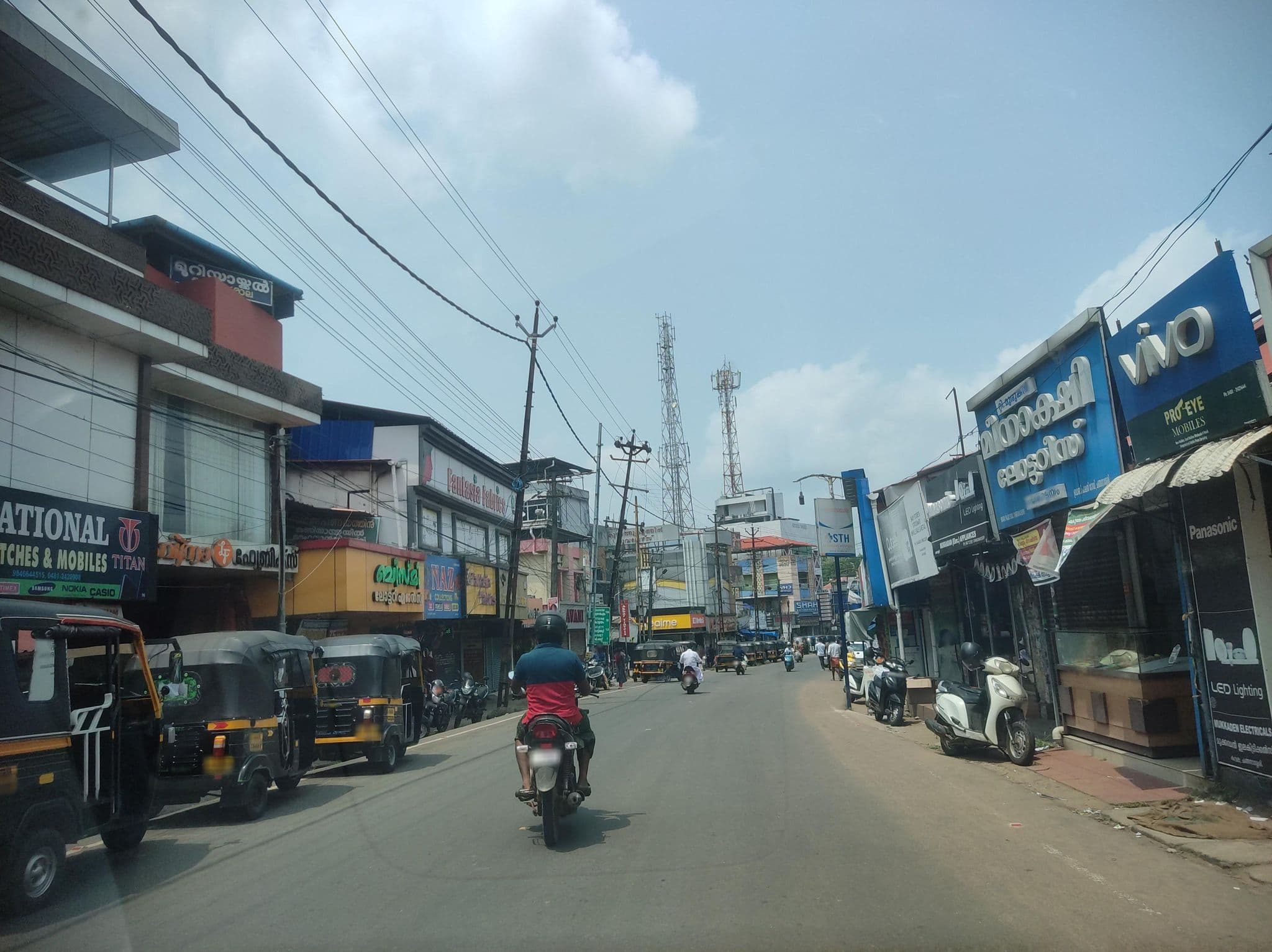 Street view near Hotel Breeze, Changanācheri — © V15 (CC BY-SA · Mapillary)