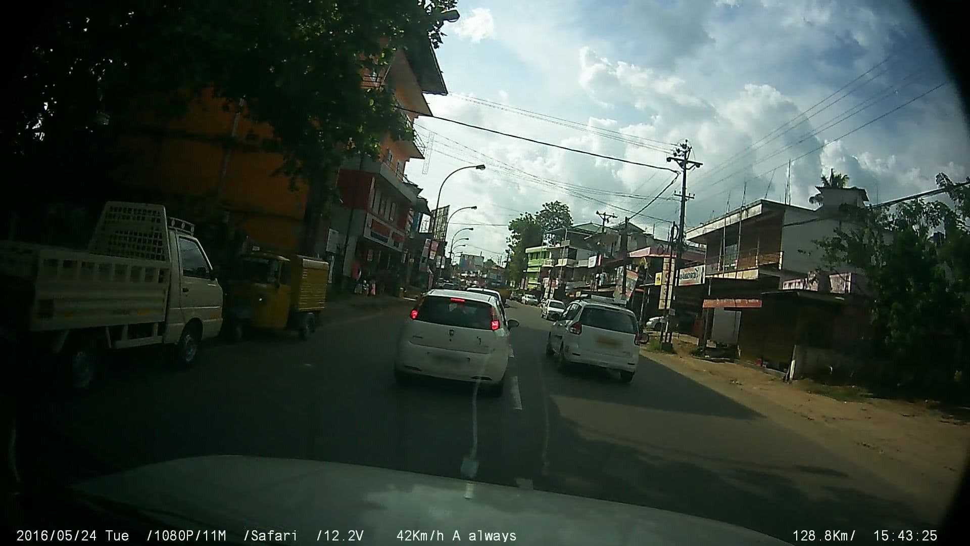 Street view near Khaleef Restaurant, Velloorkunnam — © johnichan (CC BY-SA · Mapillary)