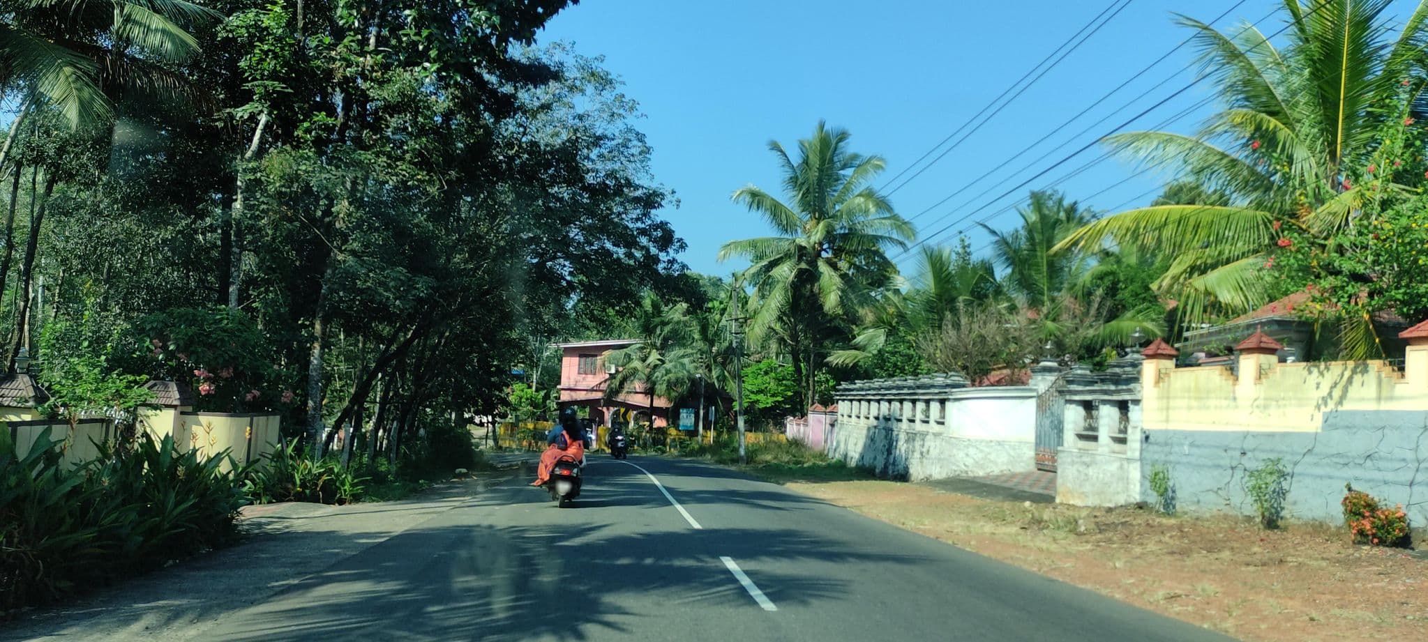Street view near Edailaveetil Green Cottage, Adūr — © V15 (CC BY-SA · Mapillary)