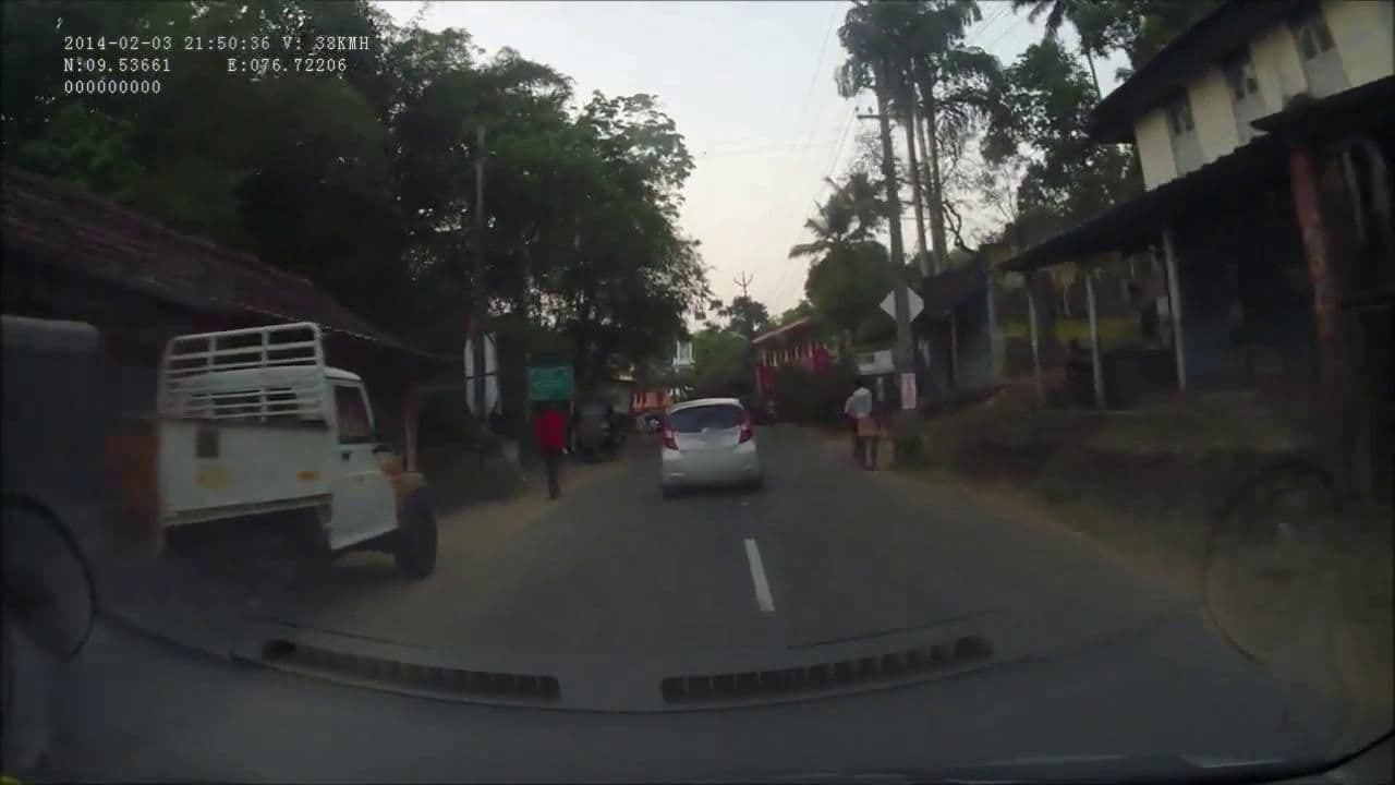 Street view near Saina Events And Restaurant, Puthuppally — © cut (CC BY-SA · Mapillary)