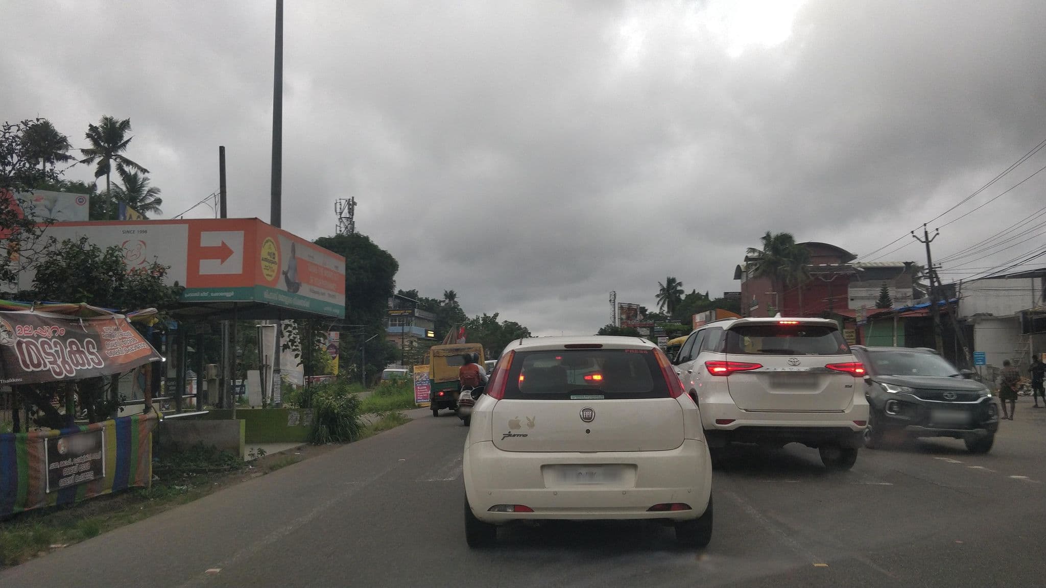 Street view near hotel safair, Cheranellūr — © V15 (CC BY-SA · Mapillary)