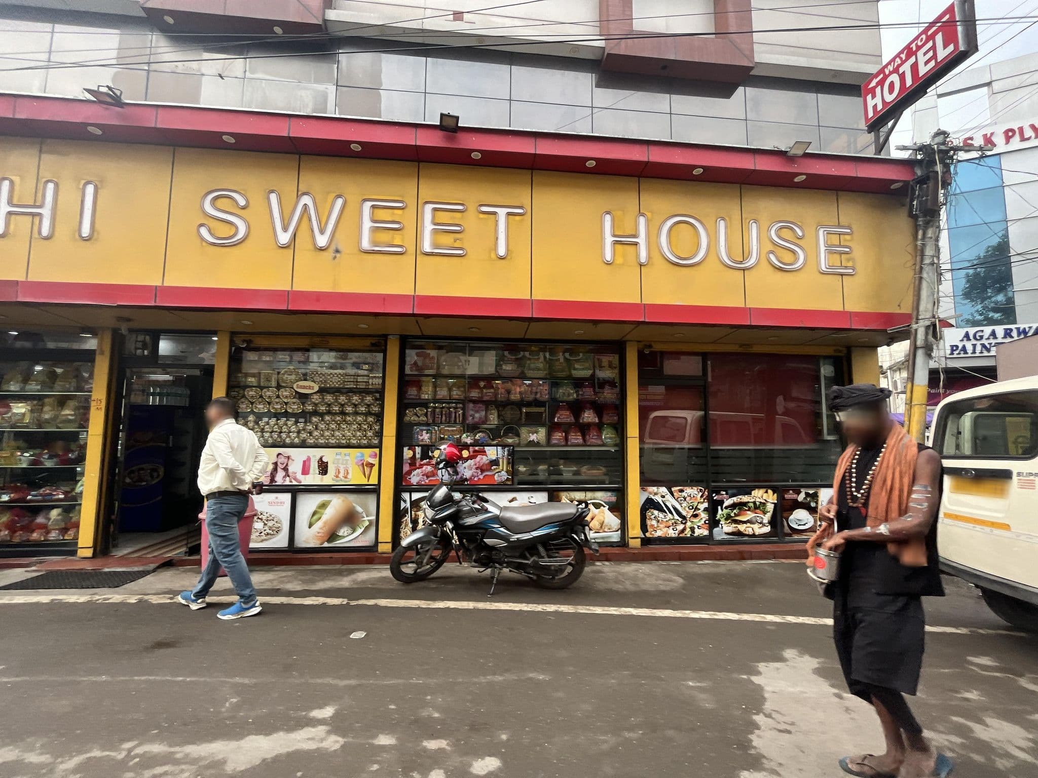 Street view near Hotel Silver Palace, Haldwani — © manvardhan (CC BY-SA · Mapillary)