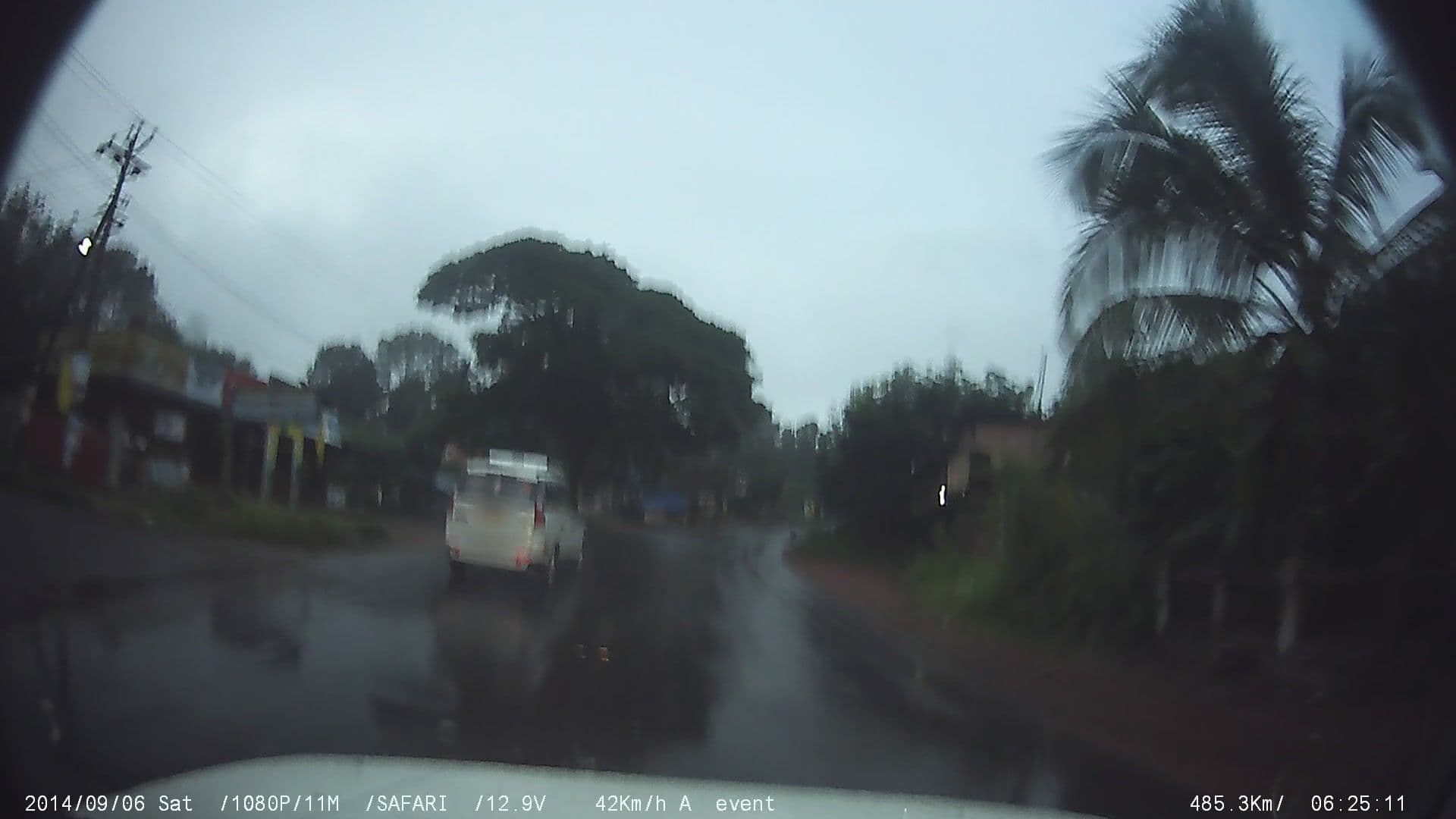 Street view near PURE VEGETABLE HOTEL, Manakunnam — © johnichan (CC BY-SA · Mapillary)