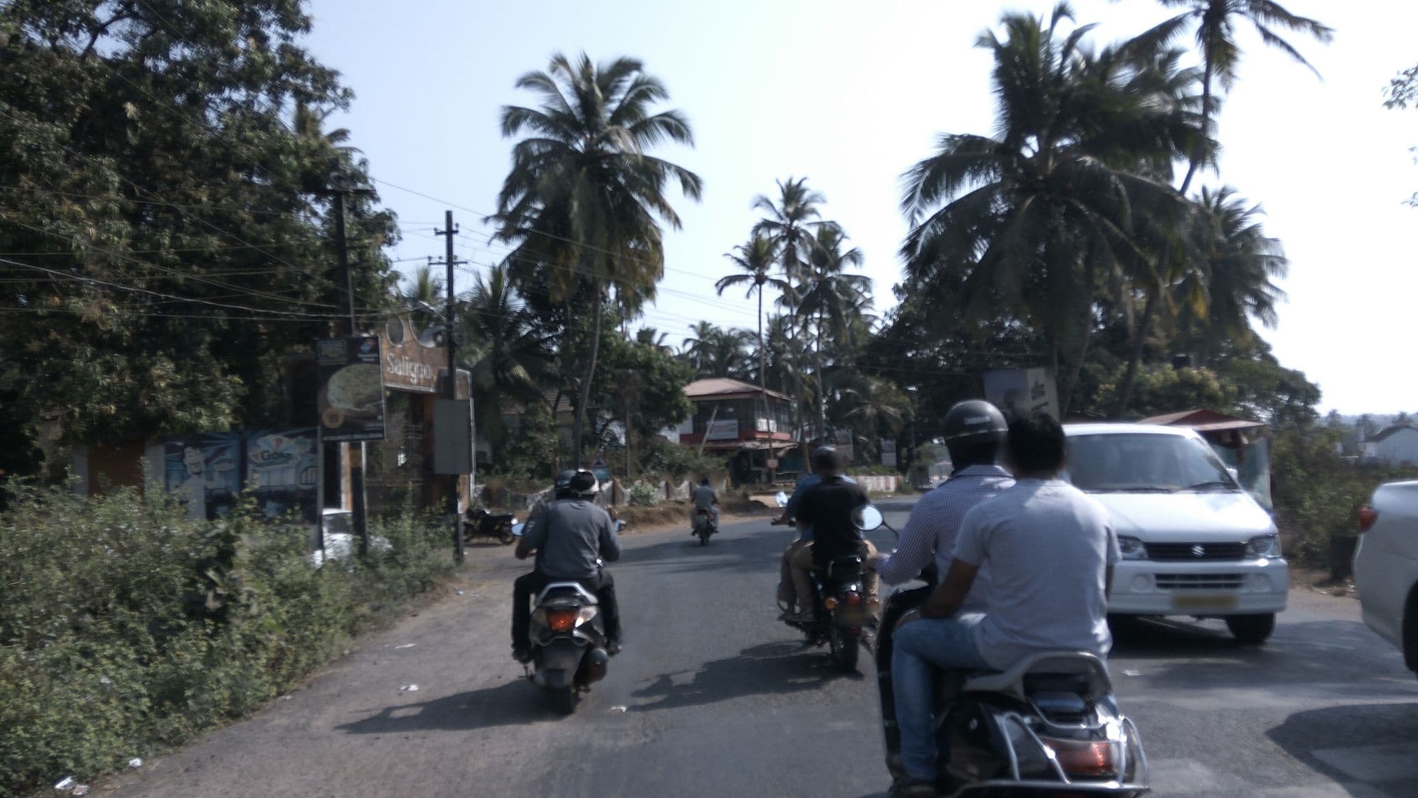 Street view near Salotel, Saligao — © natarajakaveeti (CC BY-SA · Mapillary)