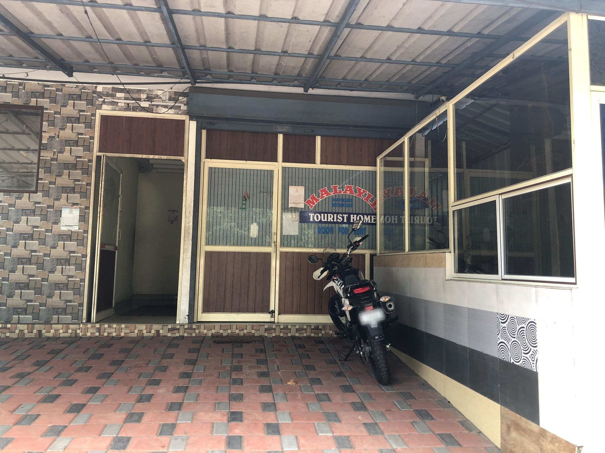 Street view near Malayil Rent House, Puthencruz — © JuliaPlasid (CC BY-SA · Mapillary)