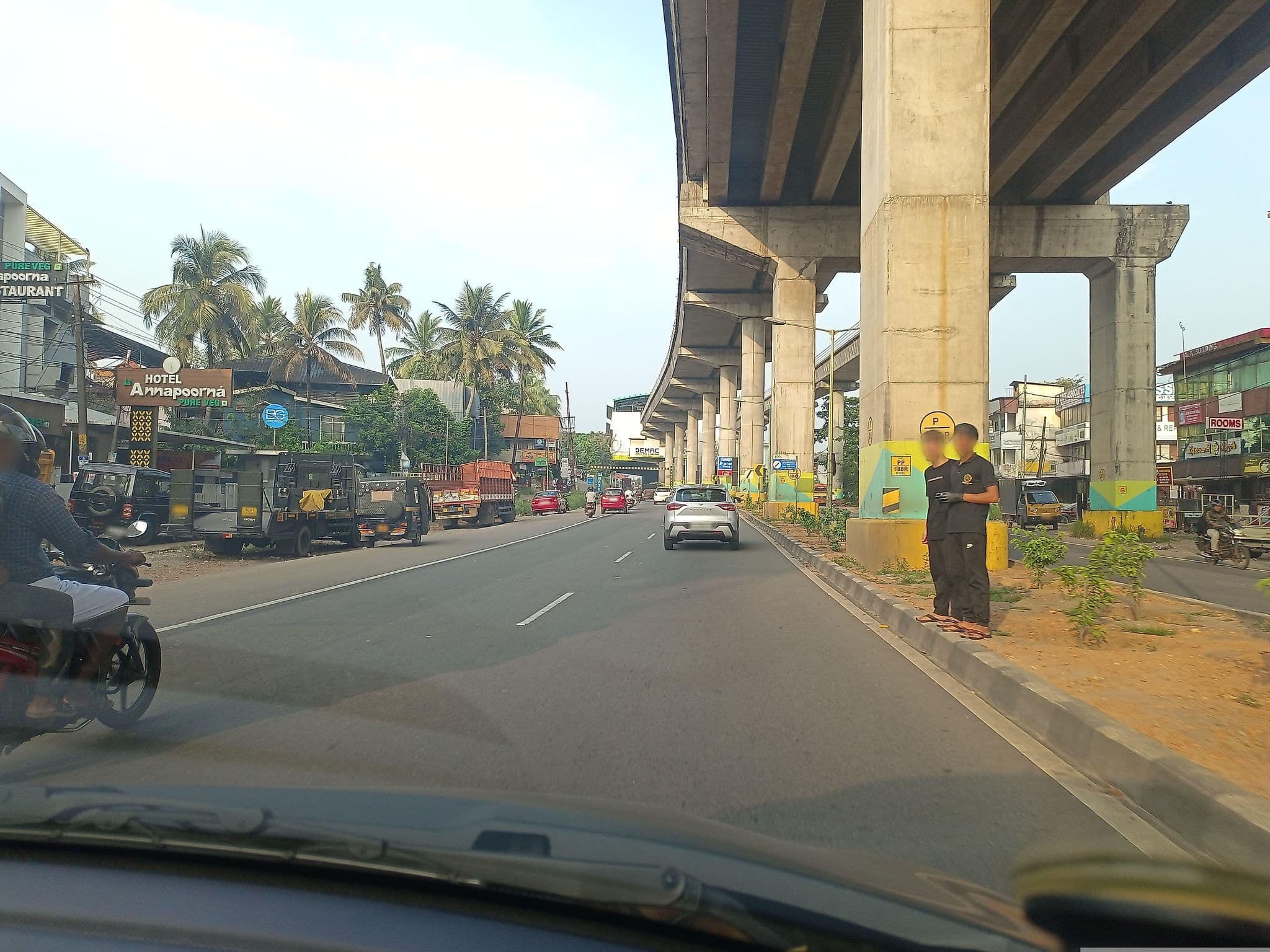 Street view near Surabhi Hotel, Kalamassery — © gnoeee (CC BY-SA · Mapillary)