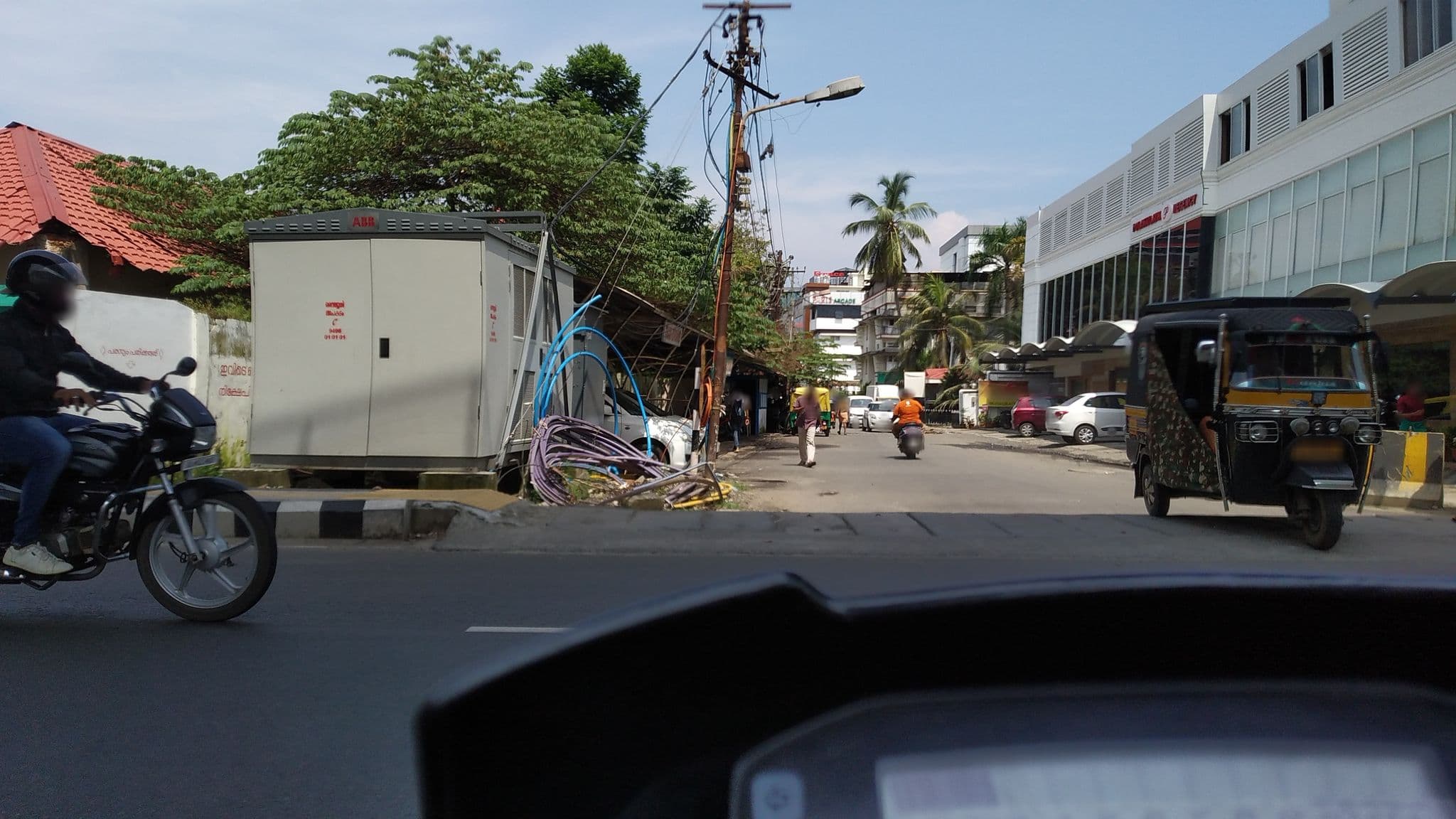 Street view near New Woodlands, Kanayannur