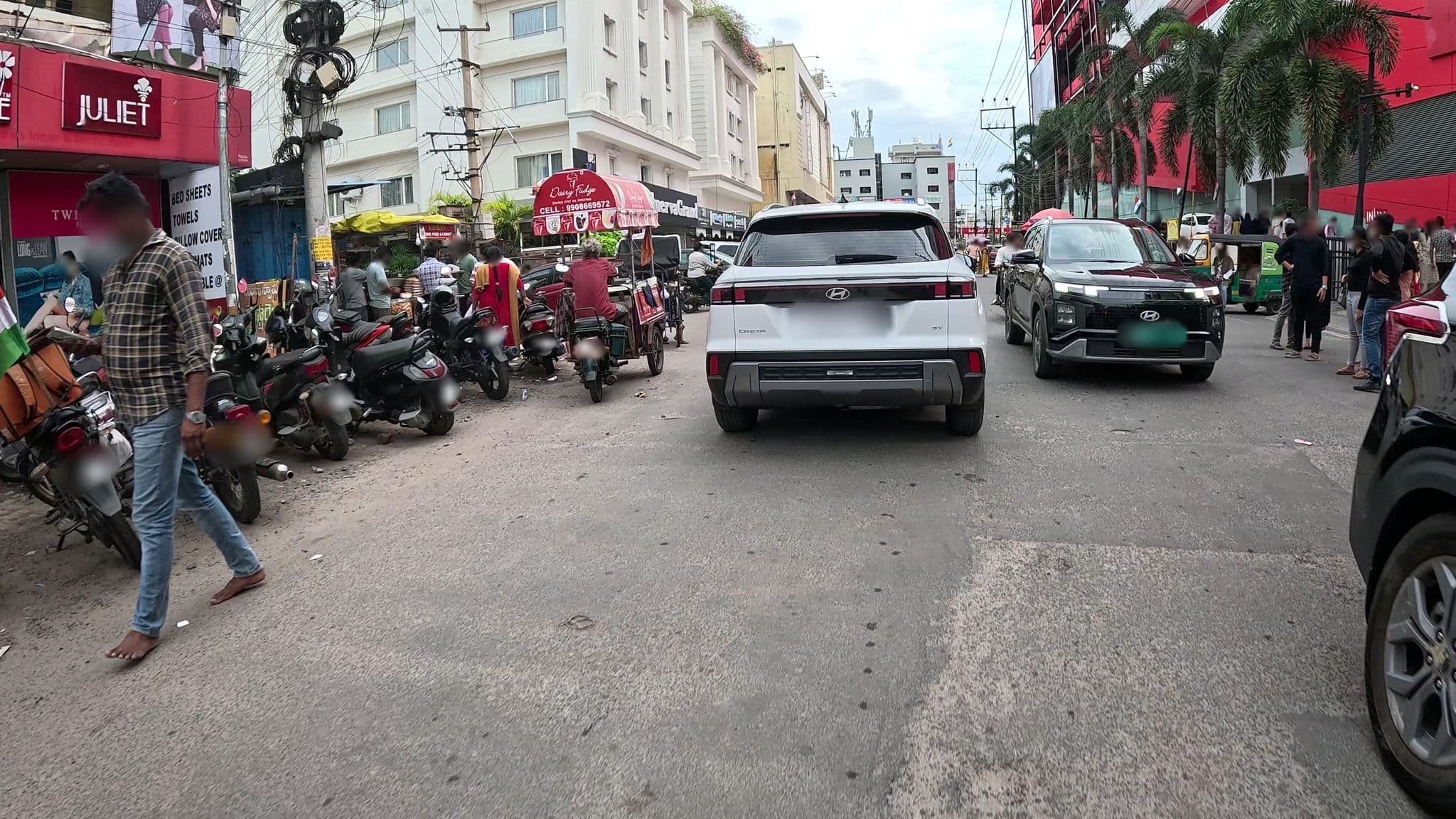 Street view near Minerva Grand, Vijayawada — © karrthikuuuuu (CC BY-SA · Mapillary)