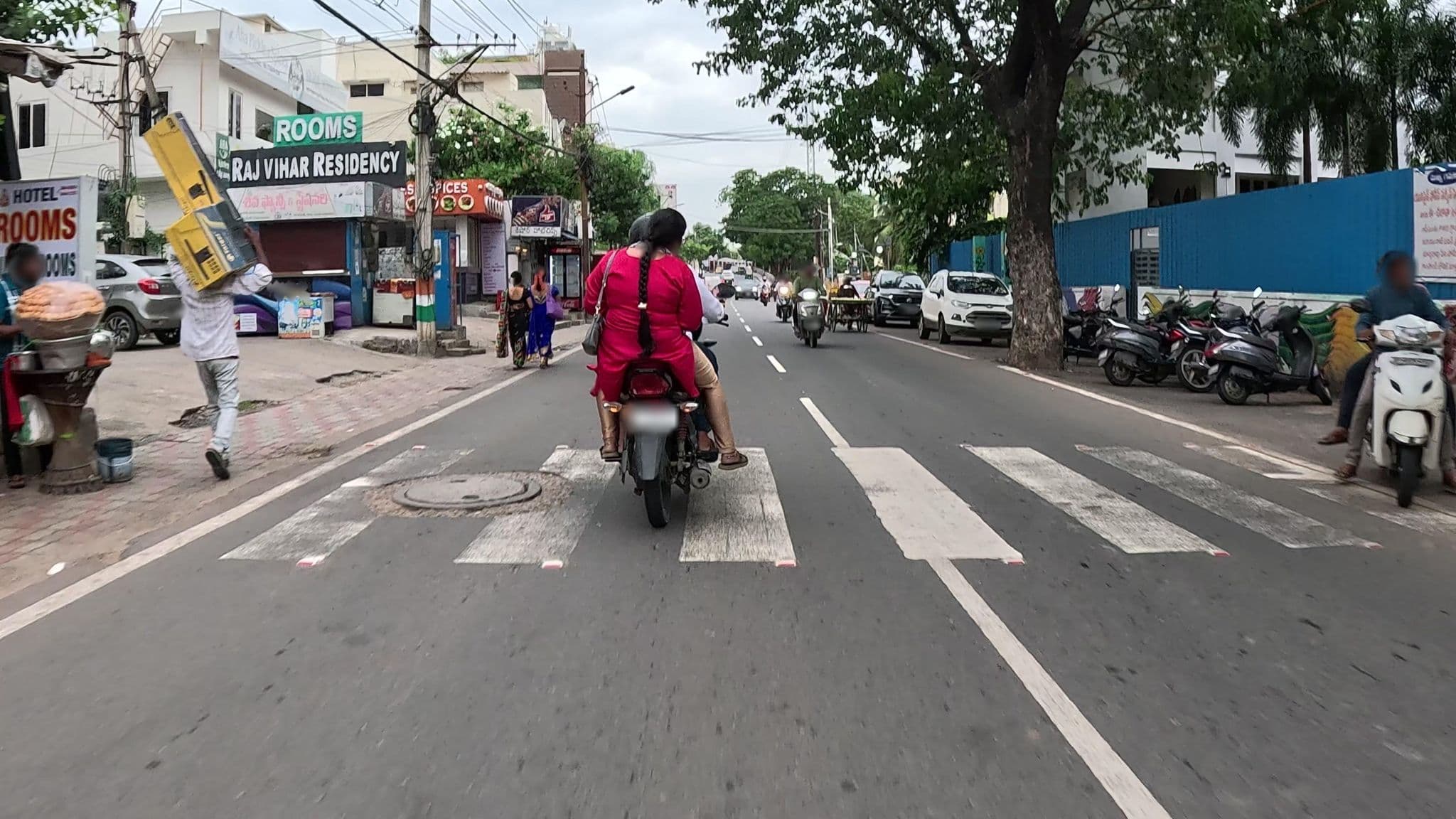 Street view near Hotel Raj Vihar, Vijayawada — © karrthikuuuuu (CC BY-SA · Mapillary)