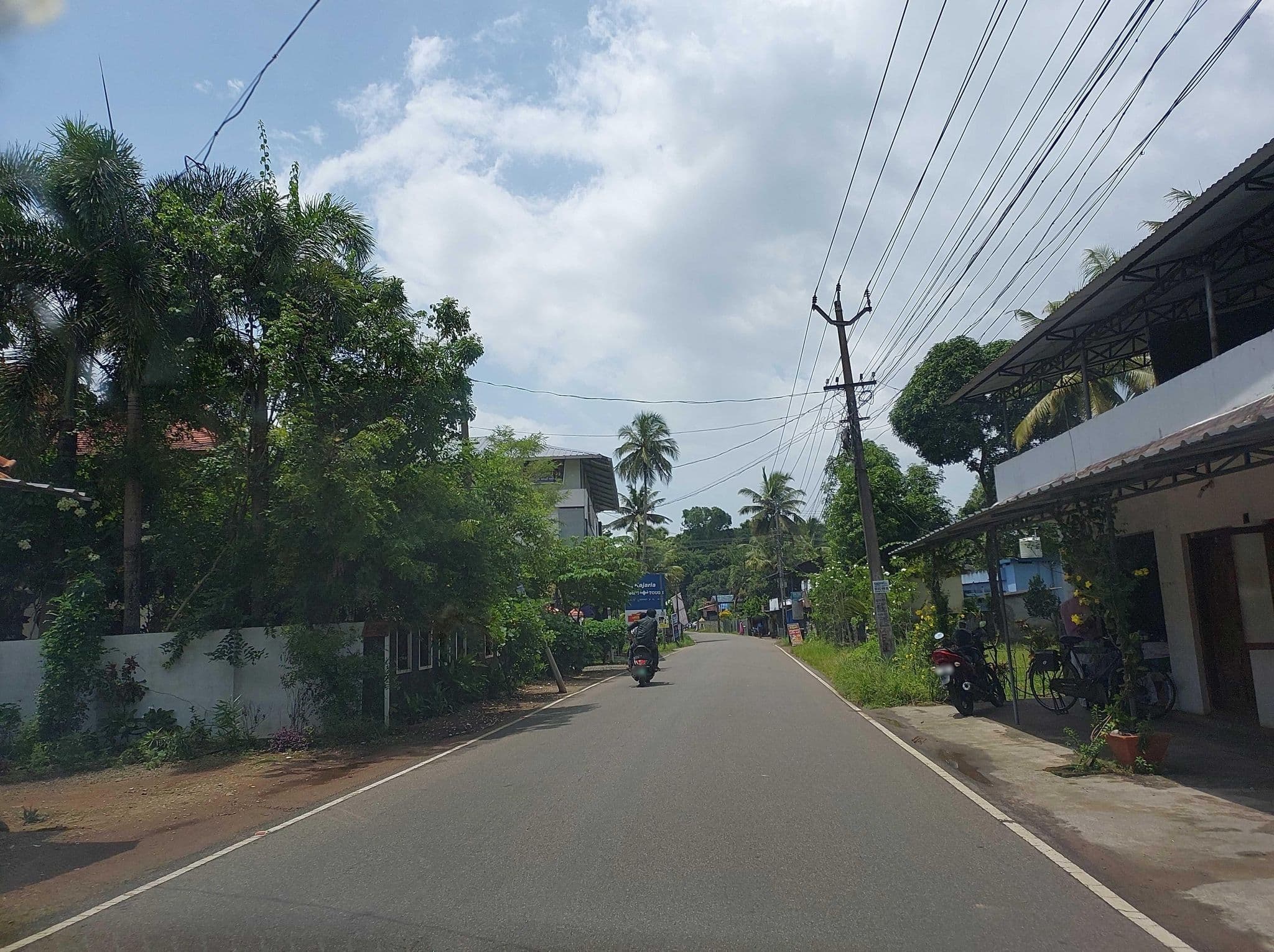 Street view near Ruchikoottu hotel, Karungappalli — © V15 (CC BY-SA · Mapillary)