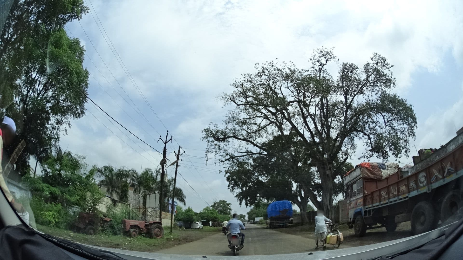 Street view near Hotel The Grand palace, Saugor — © geohacker (CC BY-SA · Mapillary)
