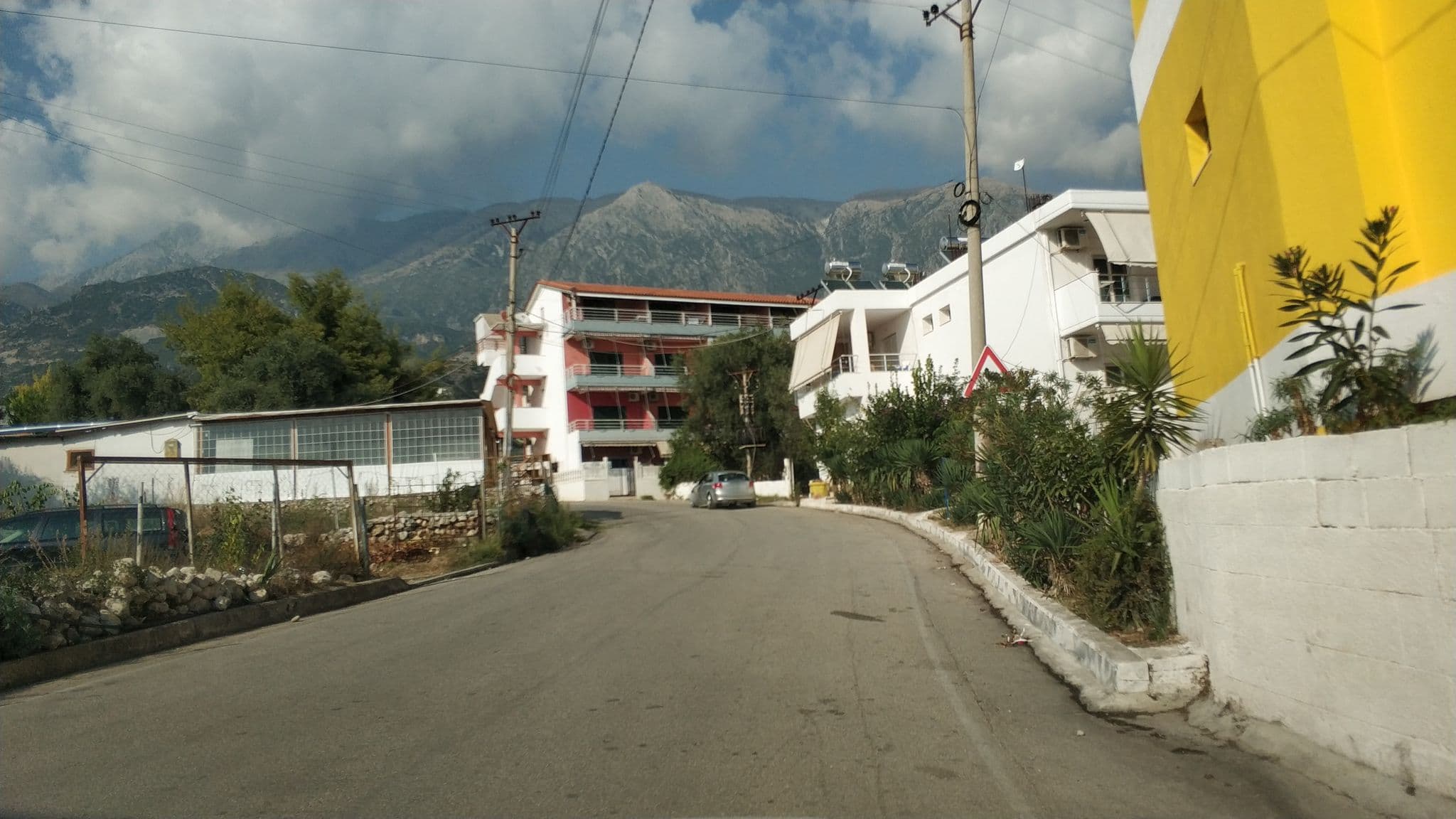 Street view near Vila Nino, Dhërmi — © freddouhelk (CC BY-SA · Mapillary)