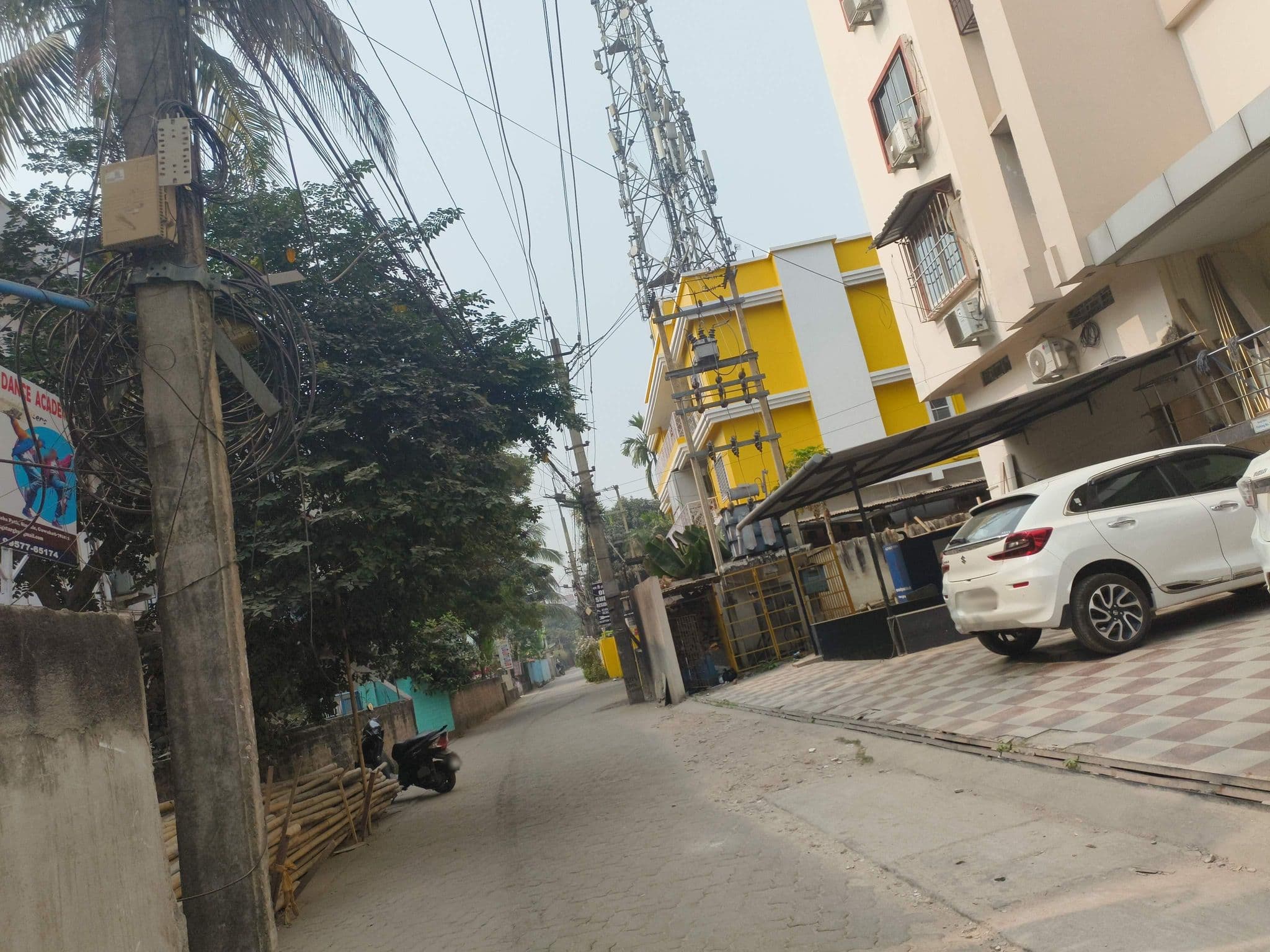 Street view near NISHA HOTEL, Dispur — © hamkhasuk (CC BY-SA · Mapillary)