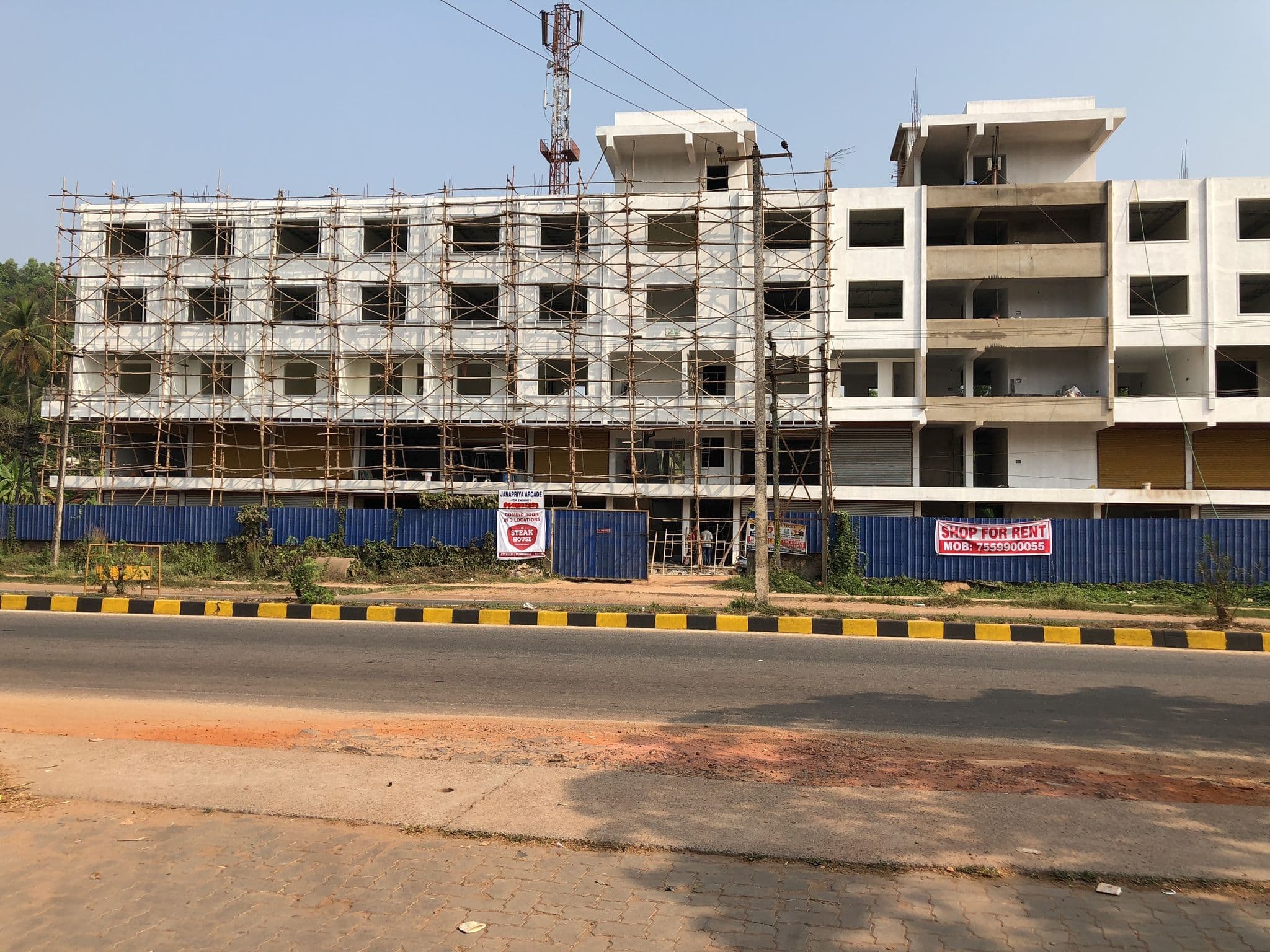 Street view near Adyar Plaza, Nīramārgar — © anavil (CC BY-SA · Mapillary)