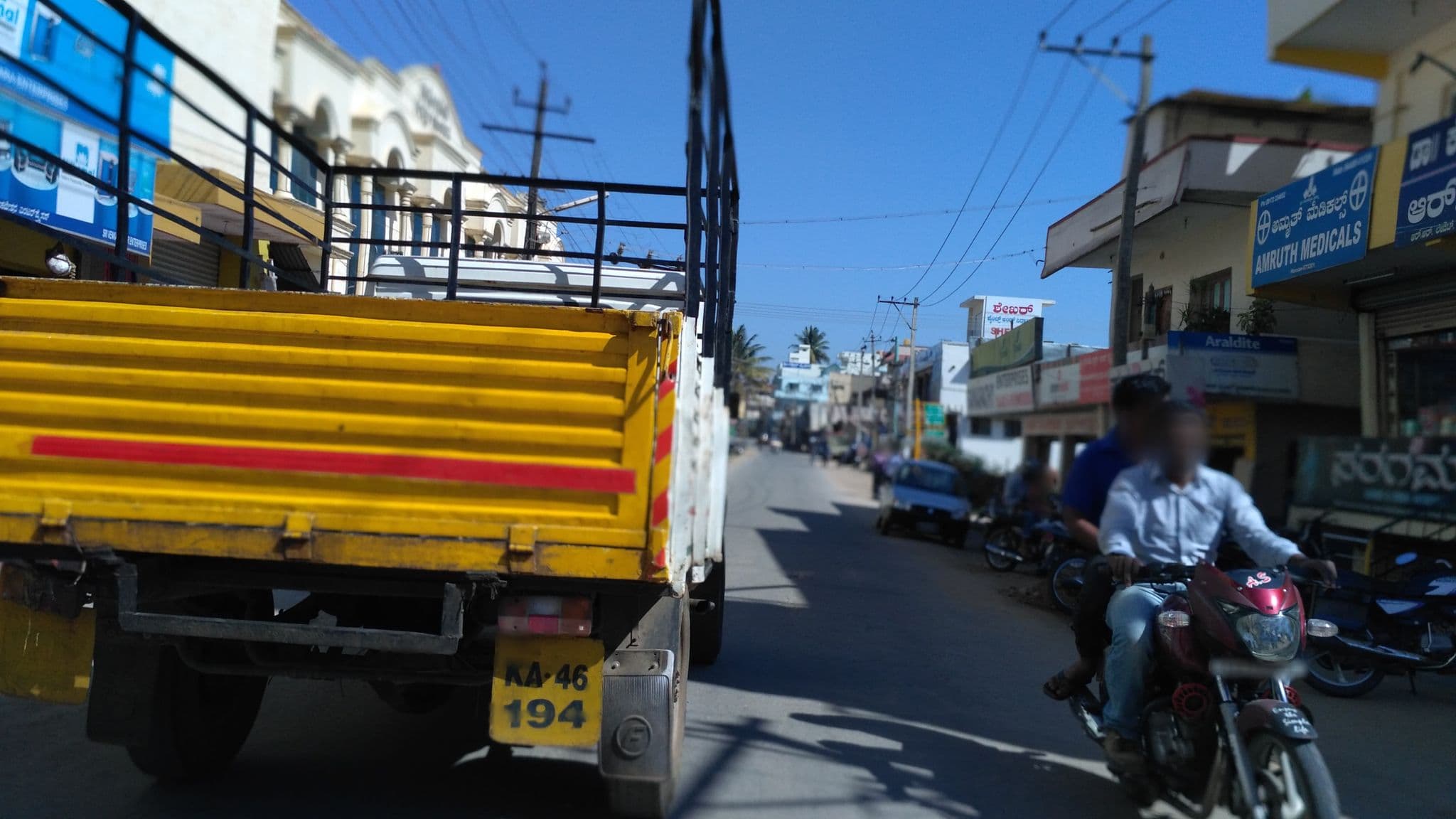 Street view near Kadamba Hotel, Hassan — © chethan (CC BY-SA · Mapillary)