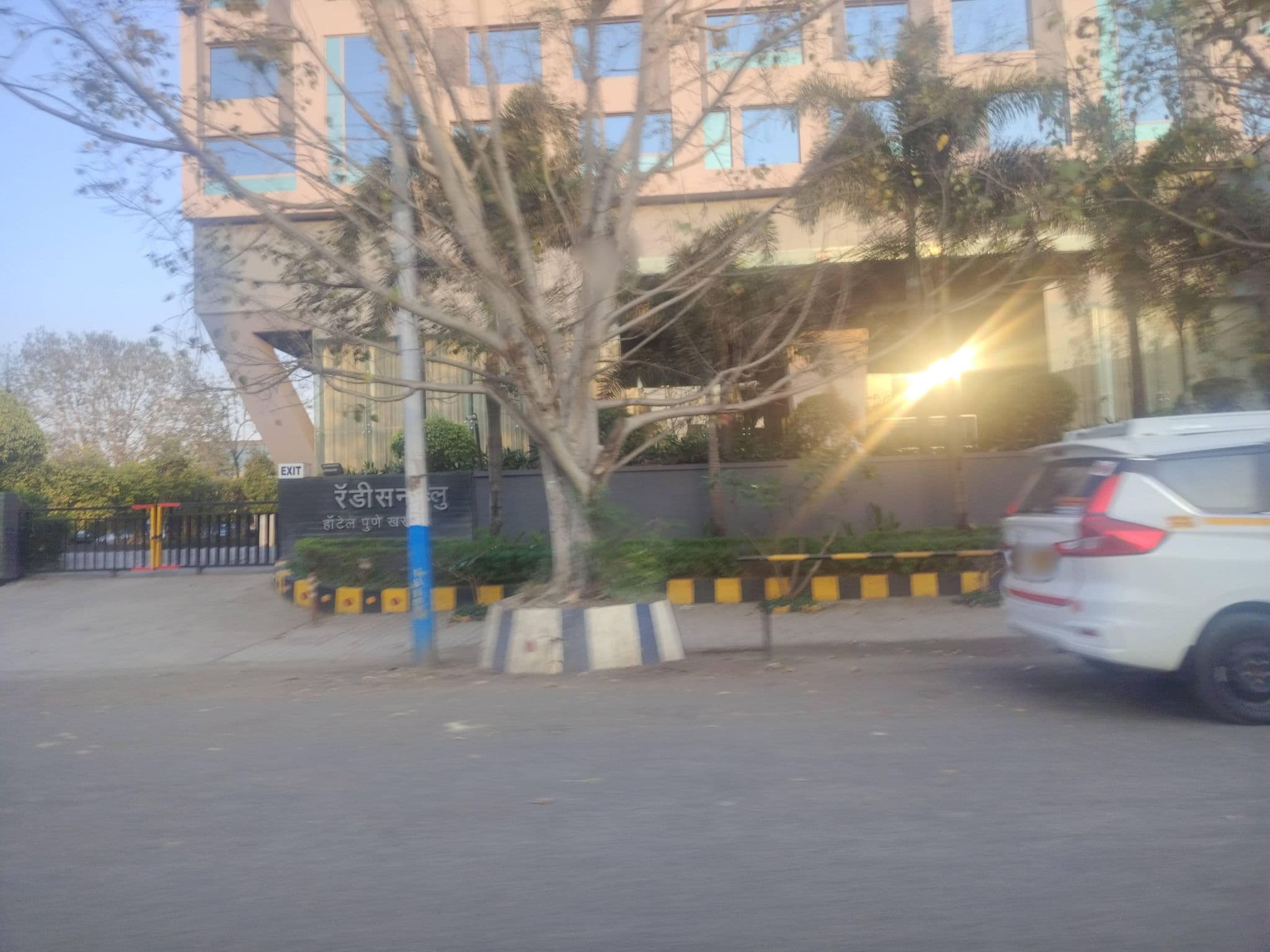 Street view near Radison Blu Hotel, Lohogaon — © santoshgaikar (CC BY-SA · Mapillary)