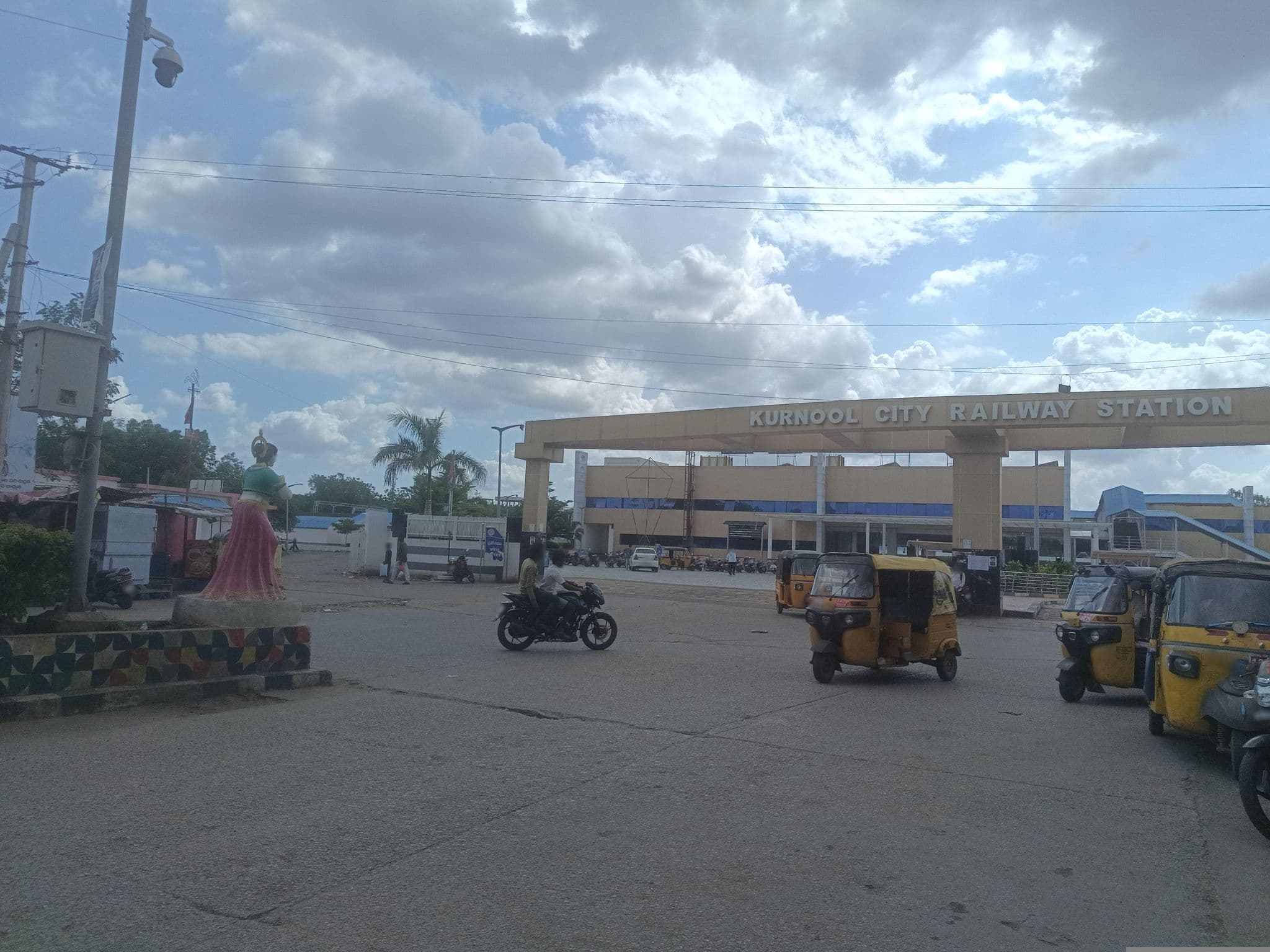Street view near MBL Regency Lodge, Kurnool — © 2300033467_dheeraj1 (CC BY-SA · Mapillary)