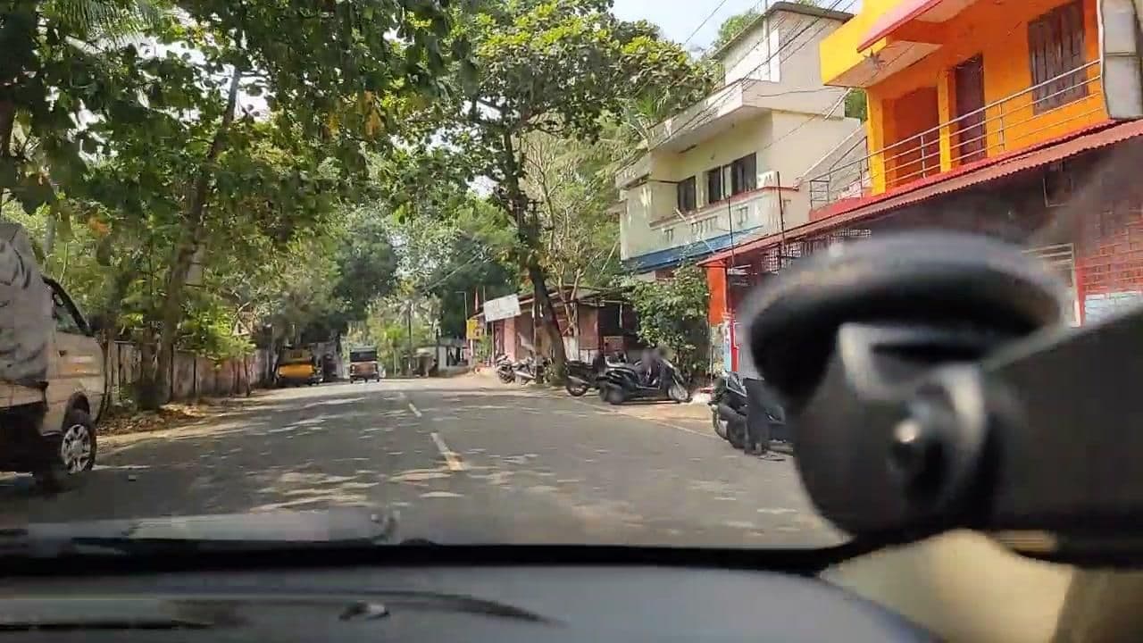 Street view near Kingini Hotel And Provission Store, Sreekaryam — © roadroid (CC BY-SA · Mapillary)
