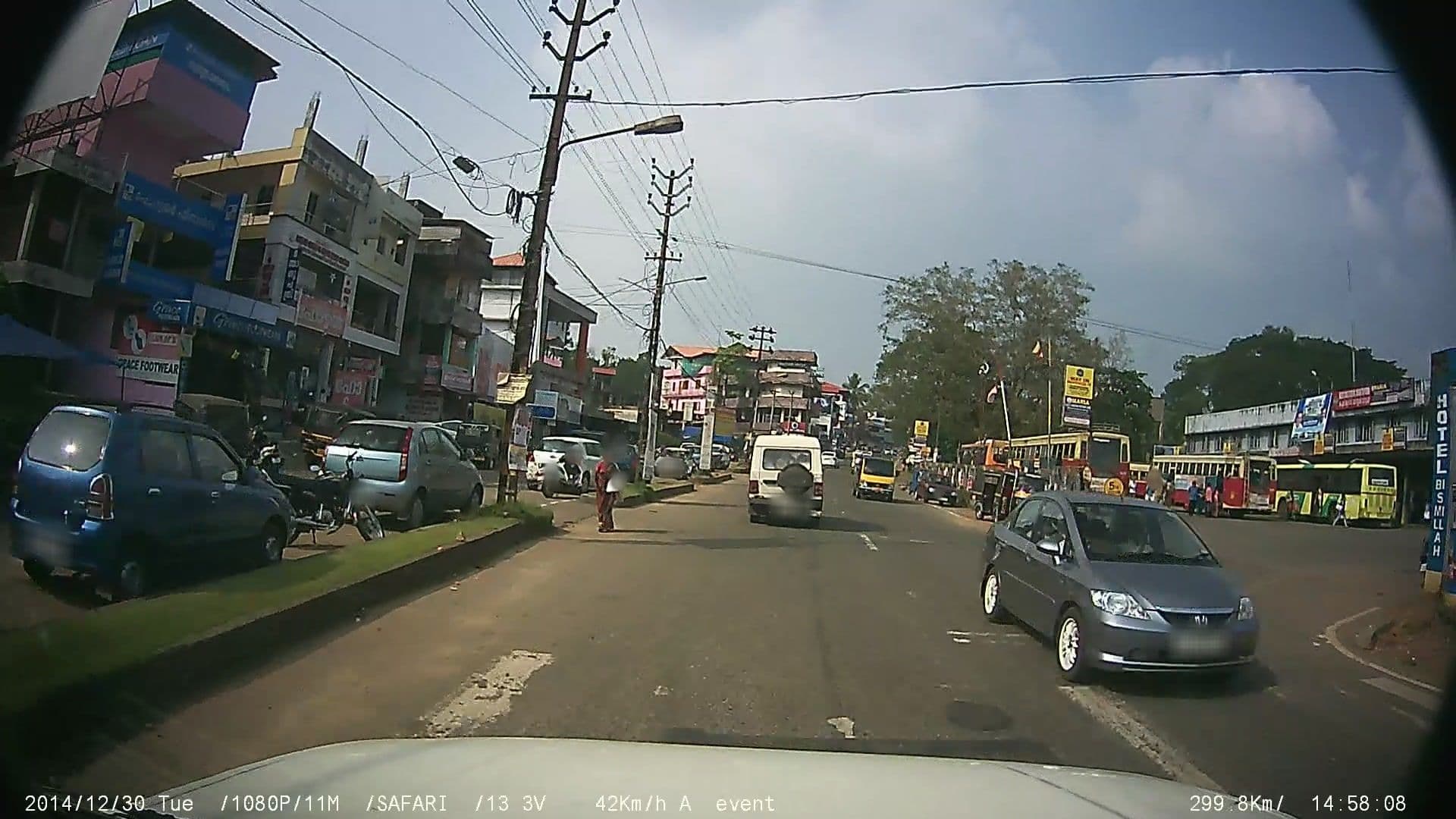 Street view near New High Range Hotel, Muvattupuzha — © johnichan (CC BY-SA · Mapillary)