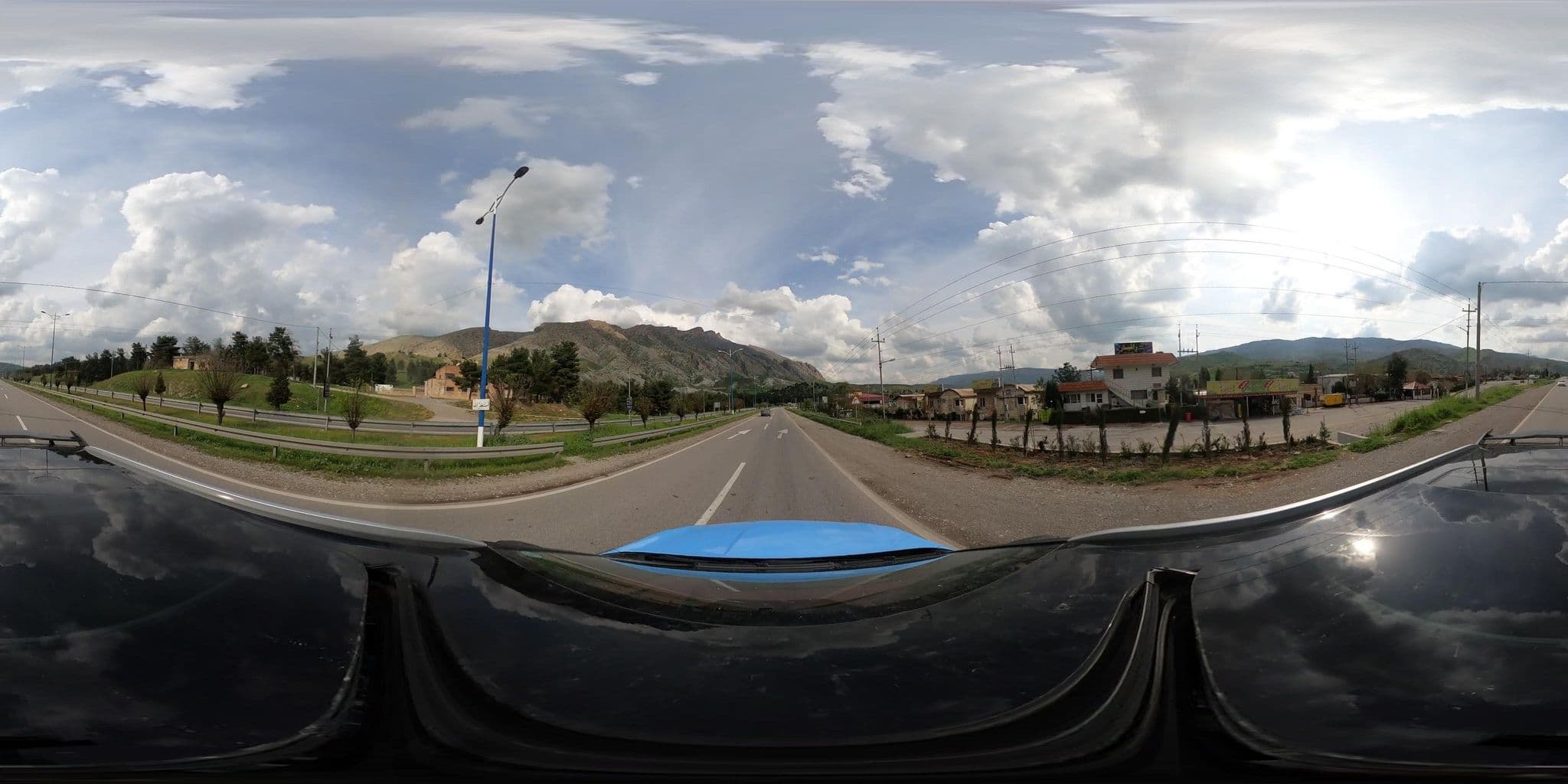 Street view near Dokan motel, Qeładizê — © flashkiwi (CC BY-SA · Mapillary)