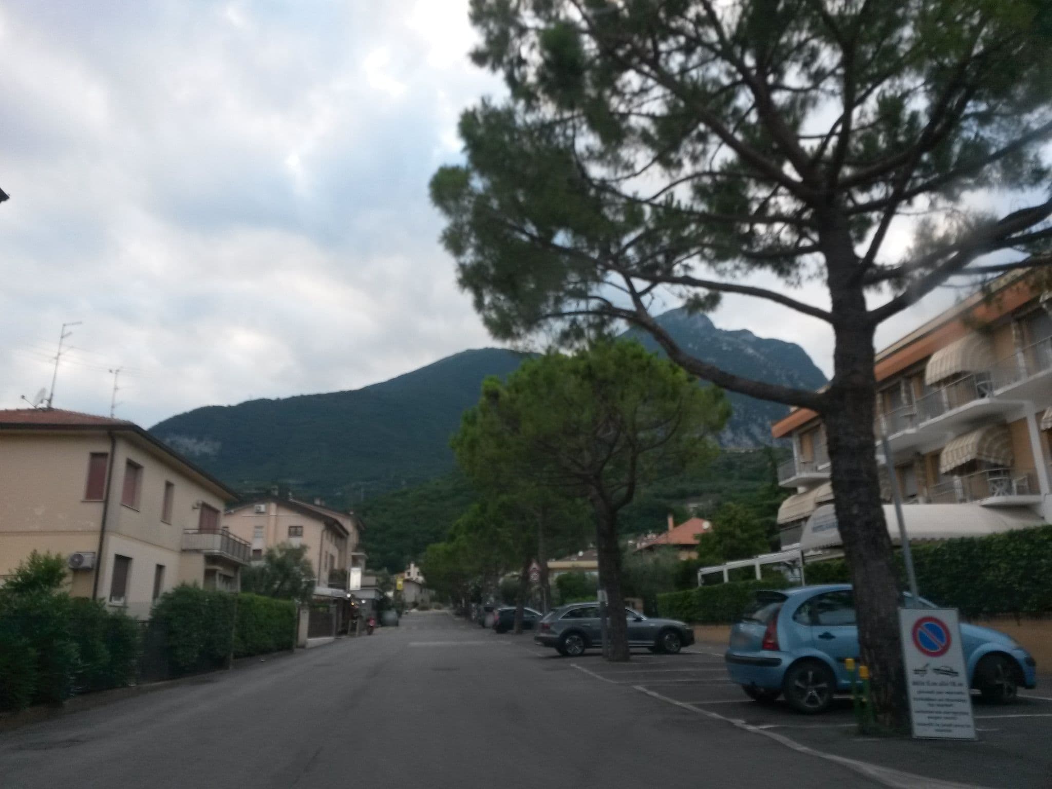 Street view near Hotel Garden, Toscolano Maderno — © uwekoch (CC BY-SA · Mapillary)
