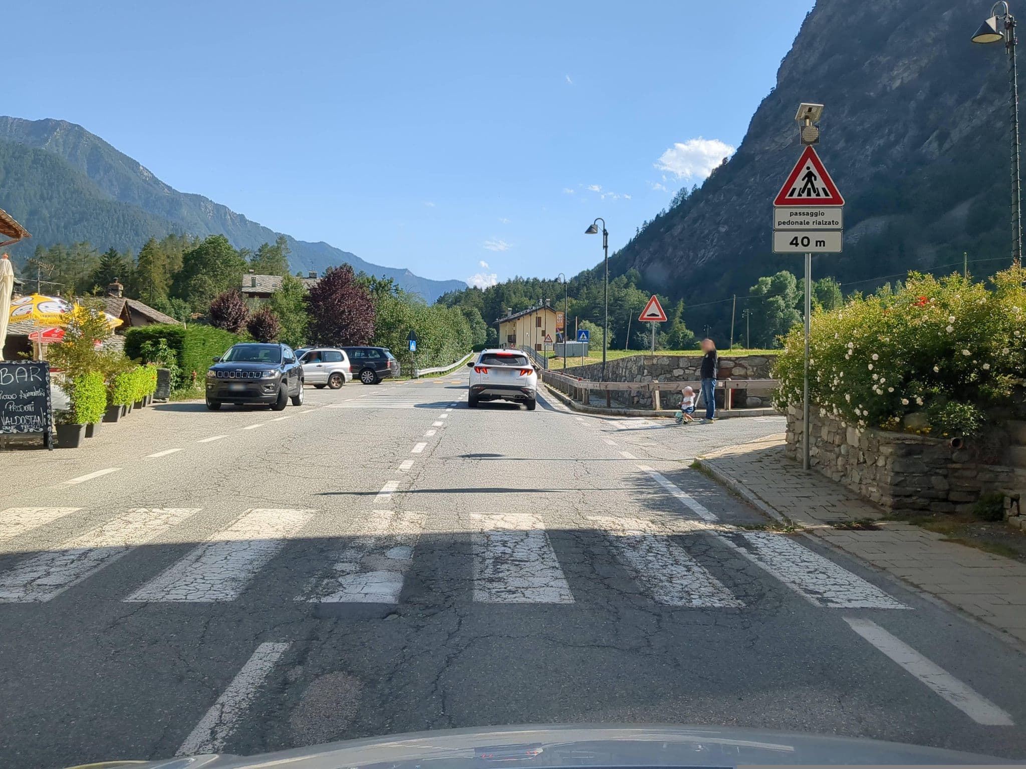 Street view near Hotel Ristorante Croce Bianca, Montjovet — © musuruan (CC BY-SA · Mapillary)