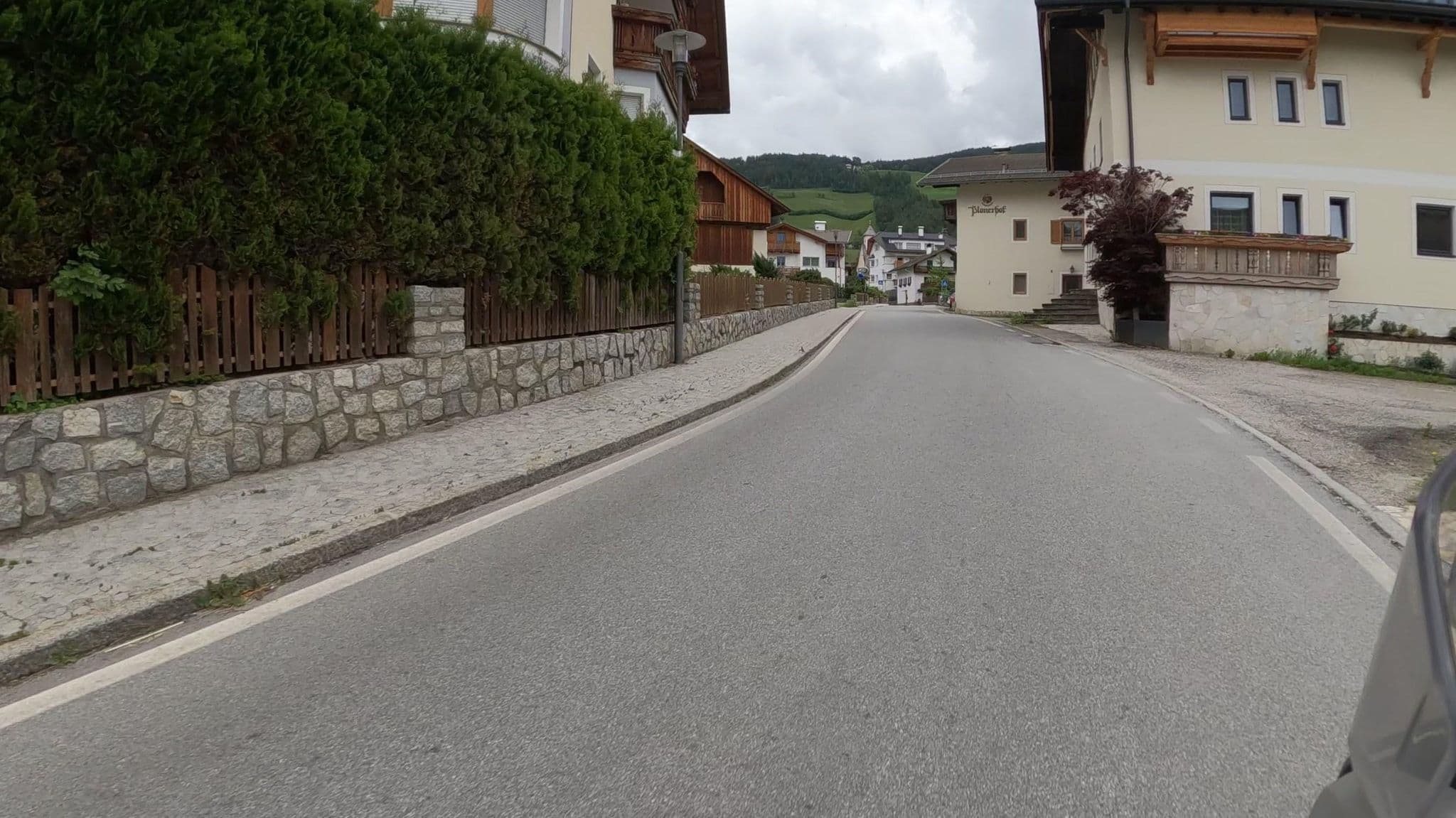 Street view near Pension Untergopprathof, Rodengo - Rodeneck — © crami (CC BY-SA · Mapillary)