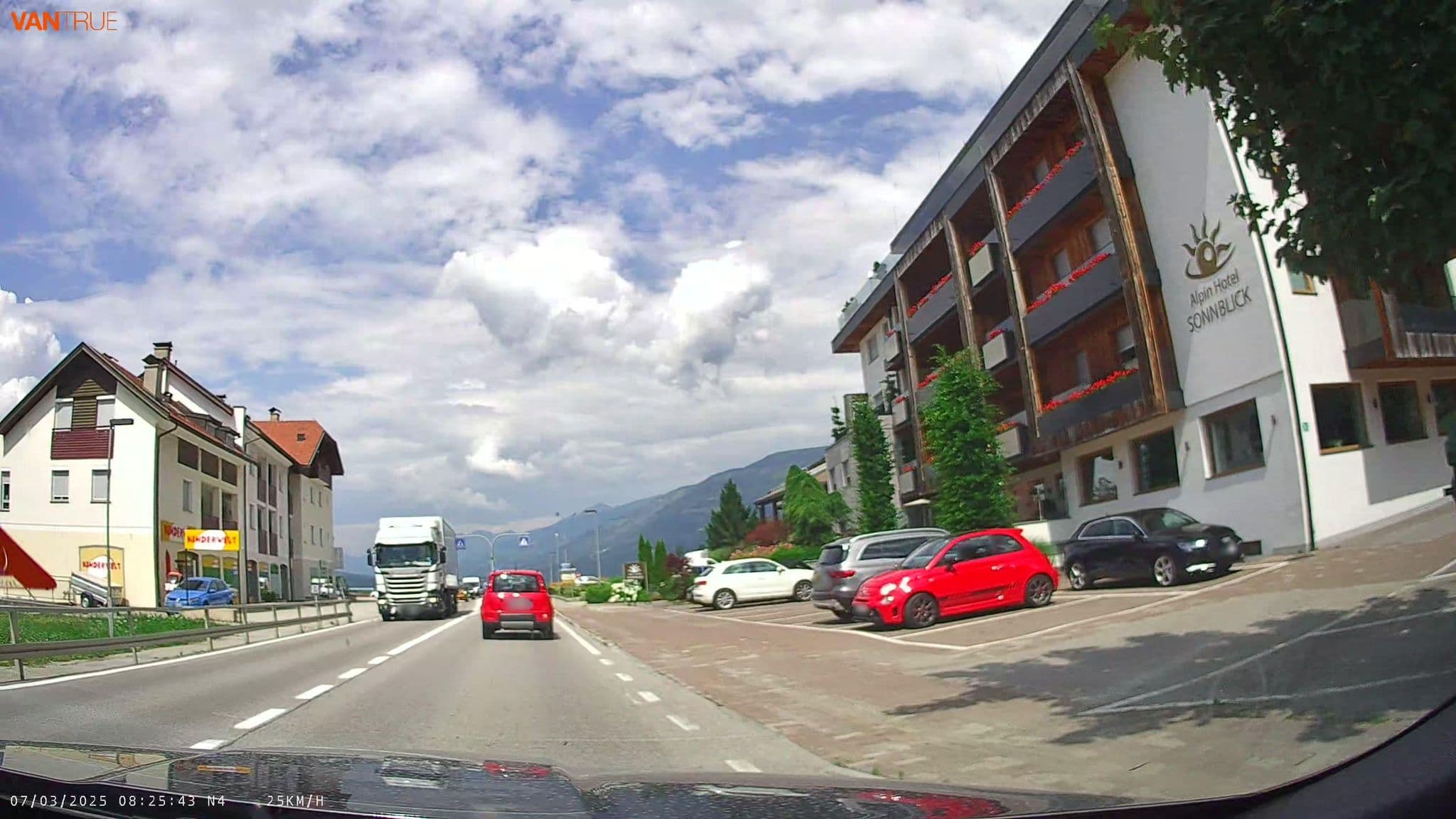 Street view near Hotel Sonnblick, Riscone — © fcignat (CC BY-SA · Mapillary)