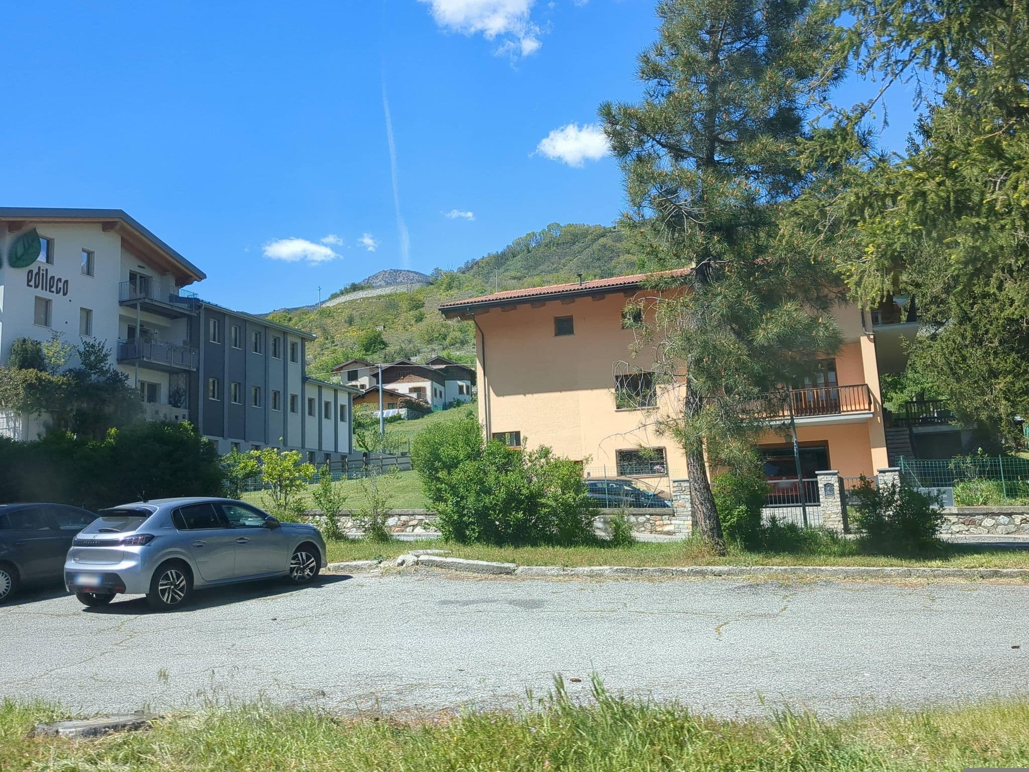 Street view near Dujany, Nus — © jacopofar (CC BY-SA · Mapillary)
