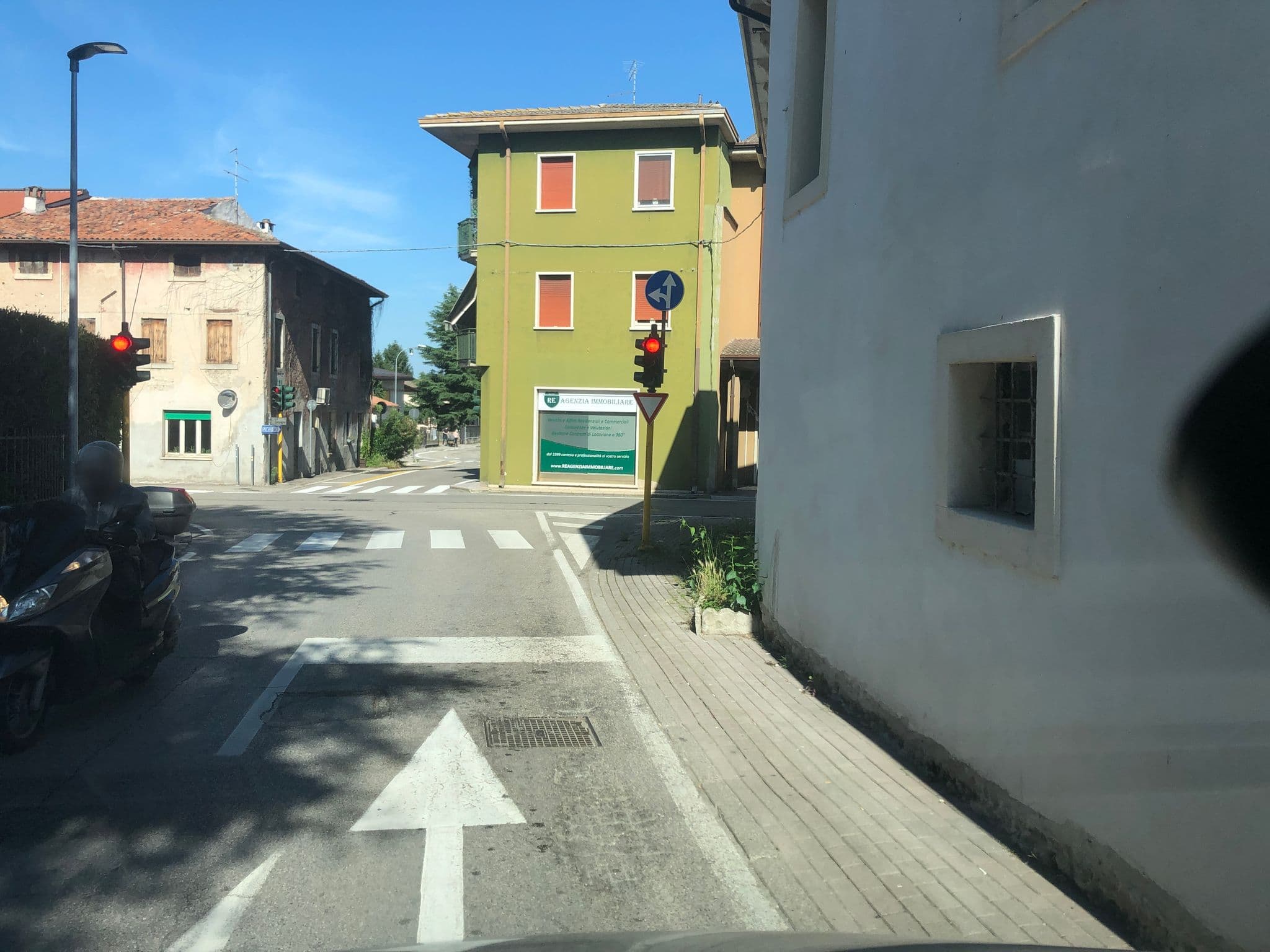 Street view near Villa ai Cedri, Sommacampagna — © pisul (CC BY-SA · Mapillary)