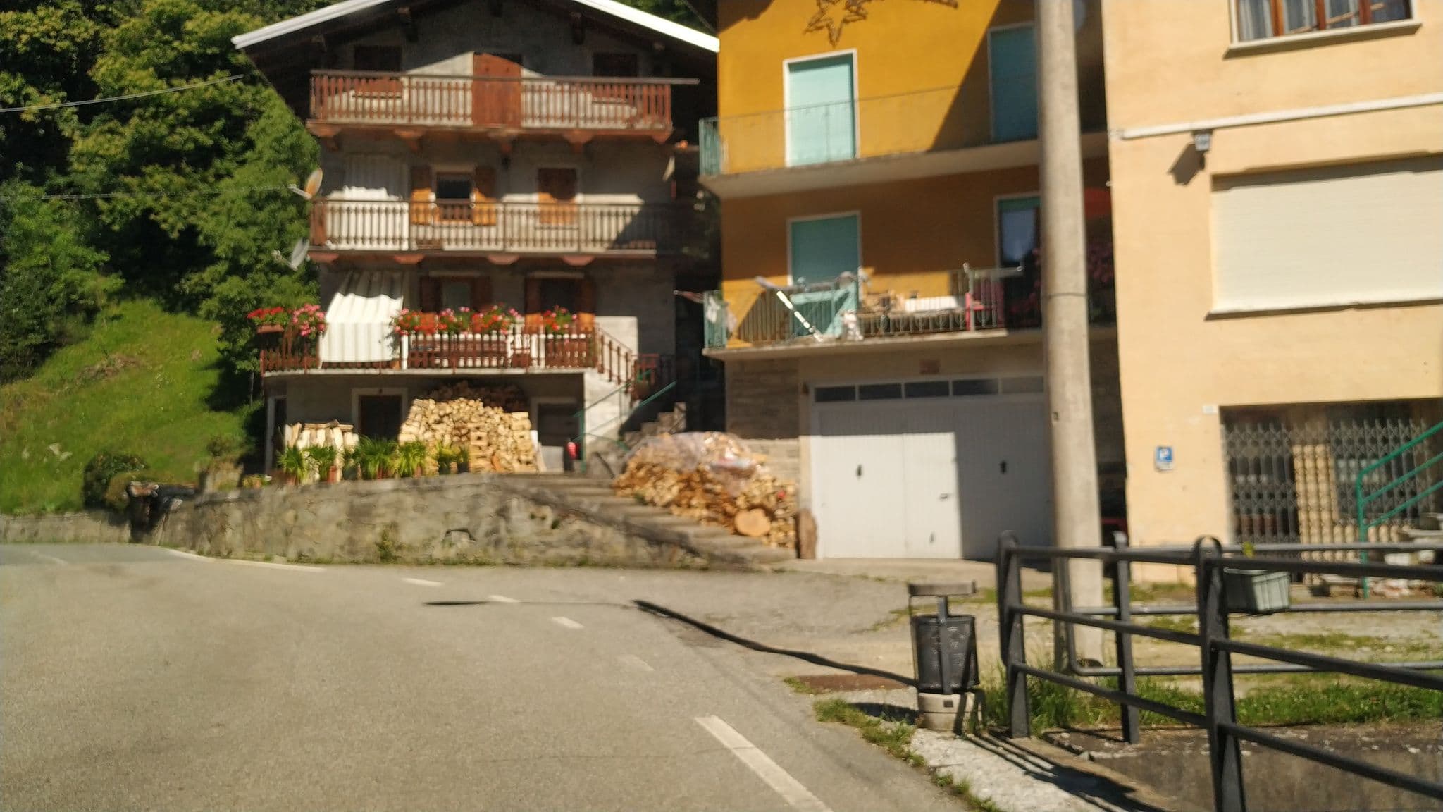 Street view near Albergo Val Piccola, Varallo — © mikki65 (CC BY-SA · Mapillary)