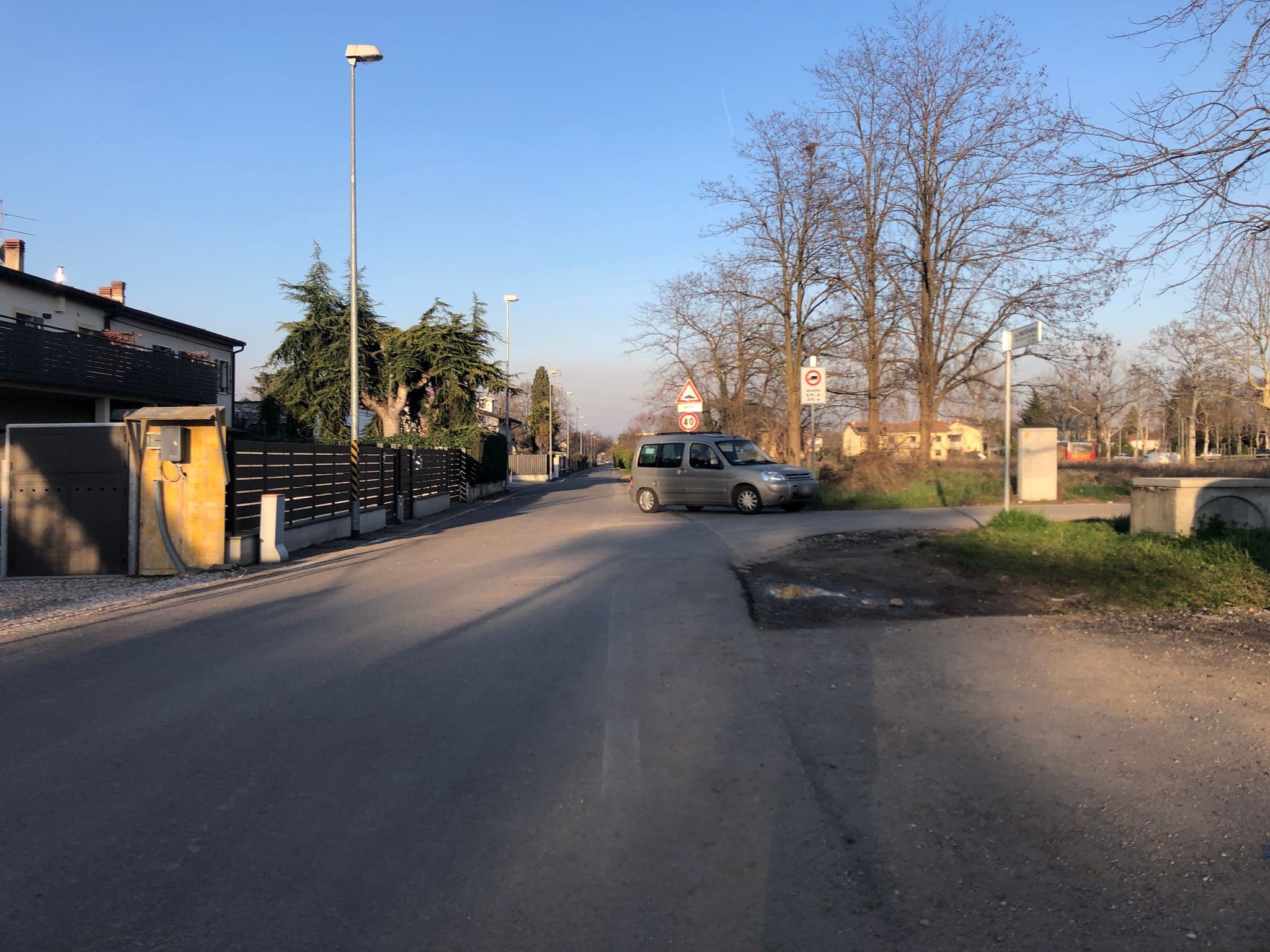 Street view near Gate To Verona, Dossobuono — © pisul (CC BY-SA · Mapillary)