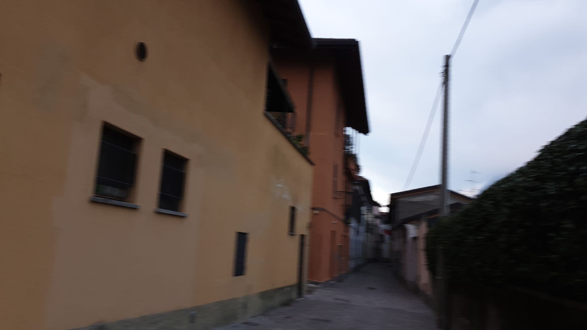 Street view near Don Abbondio hotel ristorante, Pescarenico — © stefaniapontgg (CC BY-SA · Mapillary)