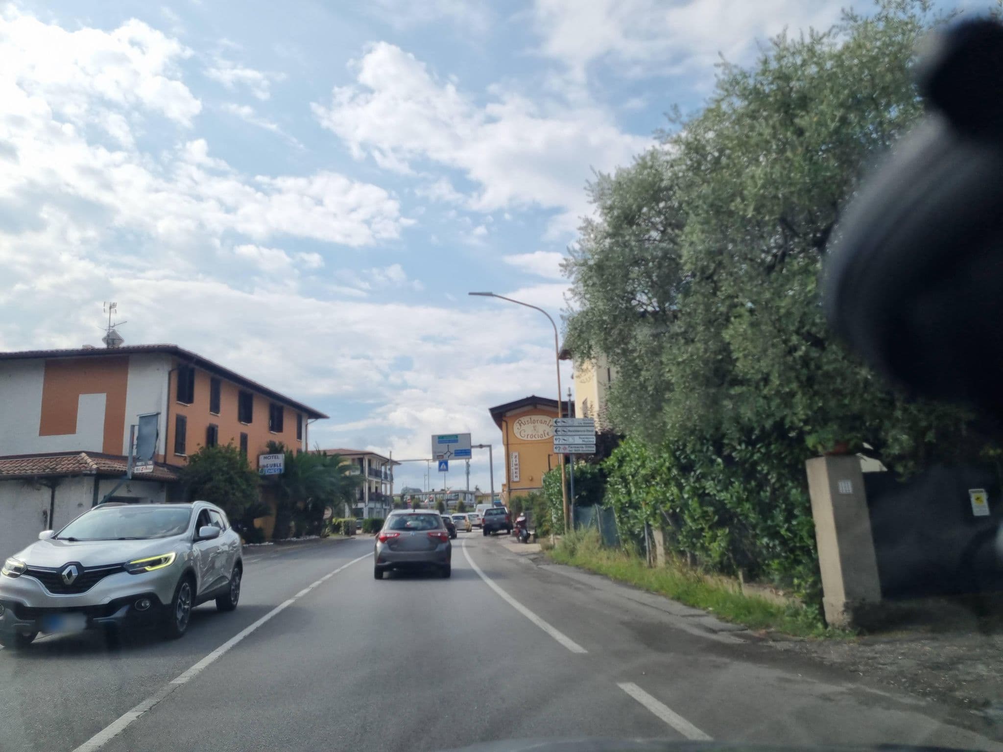 Street view near Albergo meublè Tenesi, Manerba del Garda — © dsmm (CC BY-SA · Mapillary)