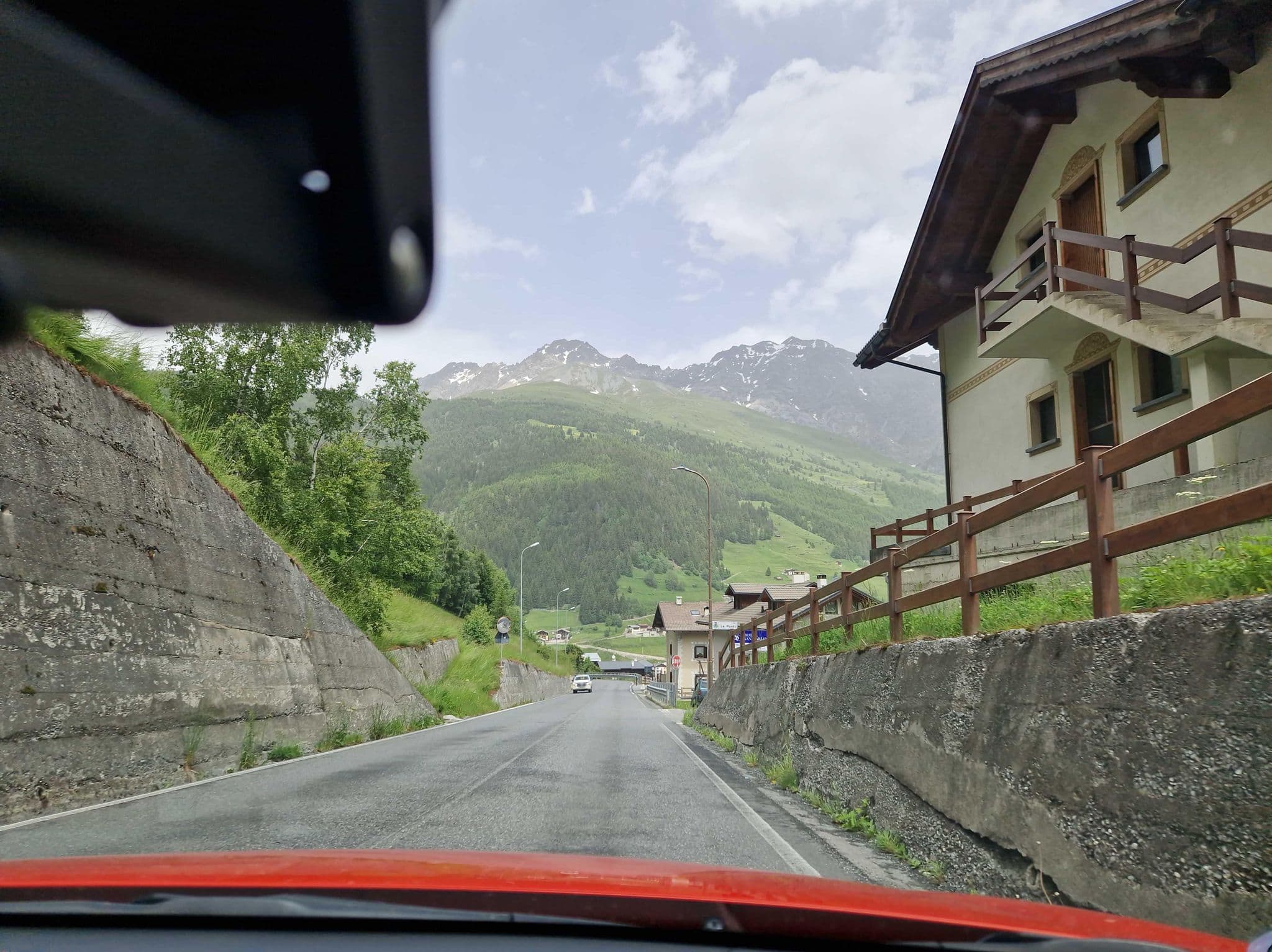 Street view near Hotel San Carlo, Isolaccia — © mcliquid (CC BY-SA · Mapillary)