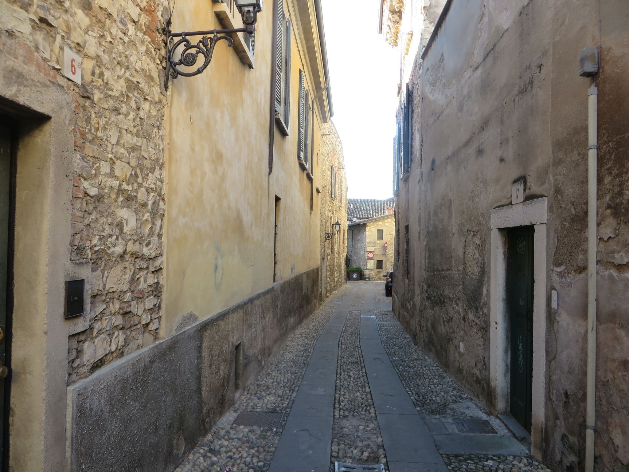 Street view near B & B Cà del Gando Capitolium, Brescia — © lary_fede (CC BY-SA · Mapillary)