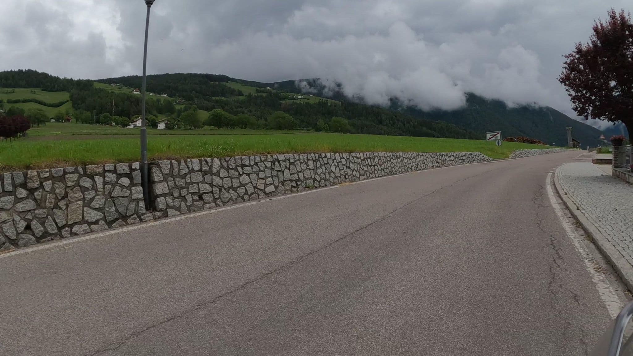 Street view near Hotel Rosenheim, Rodengo - Rodeneck — © crami (CC BY-SA · Mapillary)