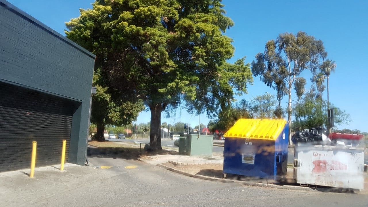 Street view near The Rose and Crown, Elizabeth South — © didz (CC BY-SA · Mapillary)