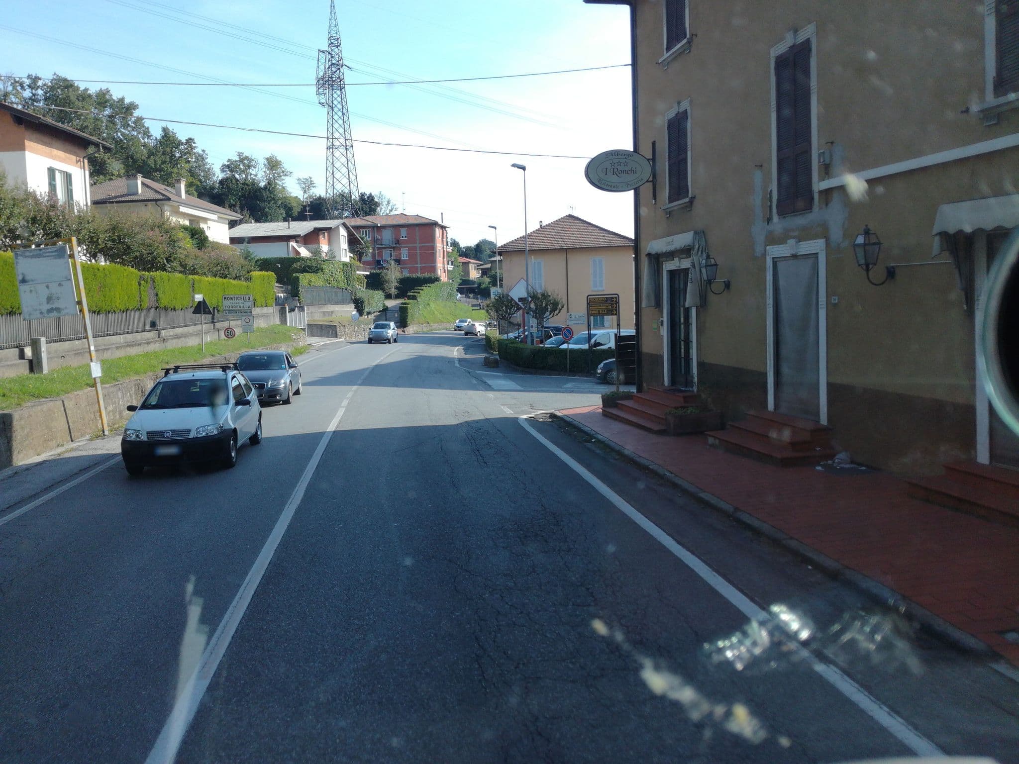 Street view near Albergo Ristorante Pizzeria I Ronchi, Viganò — © klimakas (CC BY-SA · Mapillary)